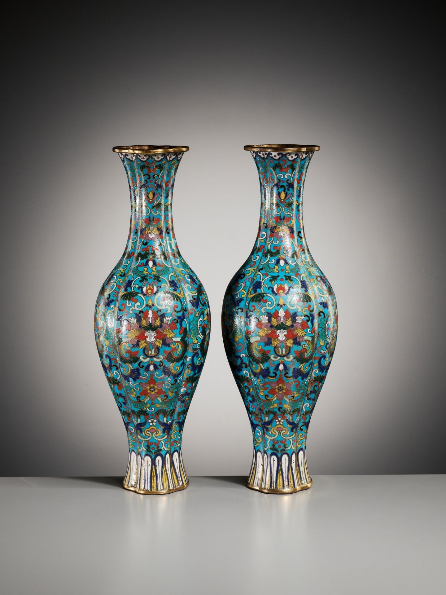 AN IMPERIAL PAIR OF QUADRILOBED CLOISONNÉ ENAMEL ‘LOTUS’ VASES, QIANLONG MARK AND OF THE PERIOD - Image 15 of 17