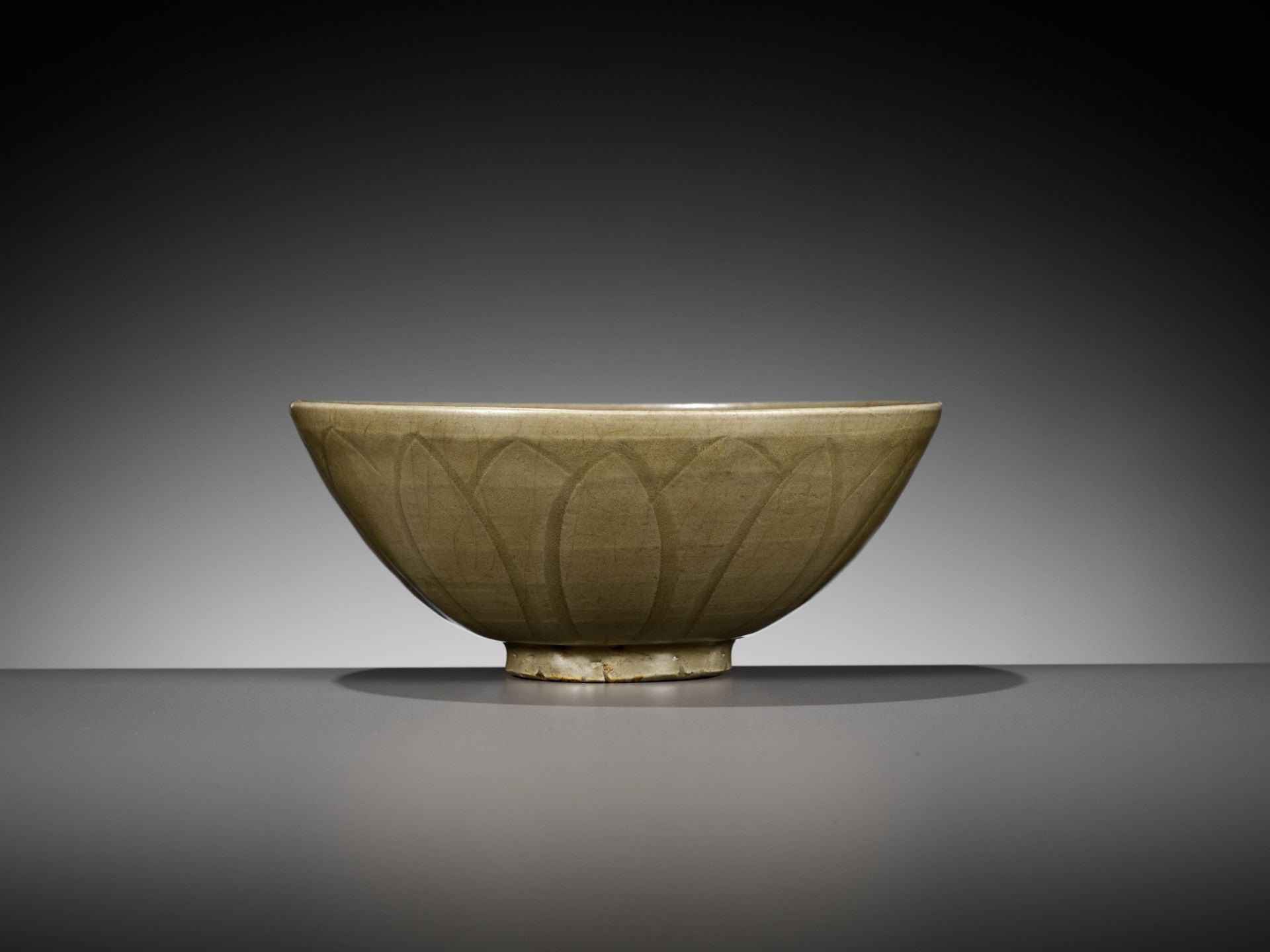 A LONGQUAN CELADON CARVED 'LOTUS PETAL' BOWL, SOUTHERN SONG DYNASTY - Image 11 of 12