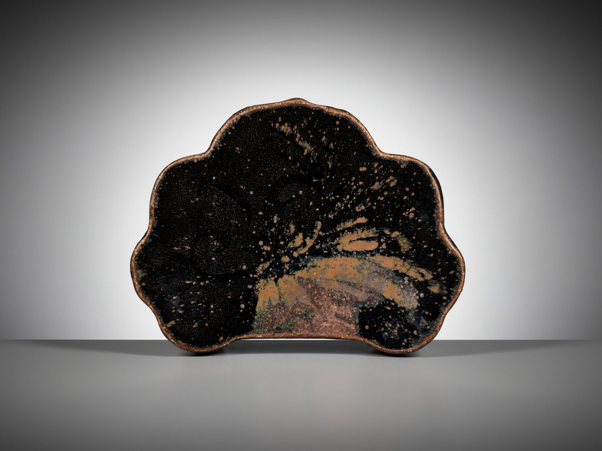 A CIZHOU RUSSET-SPLASHED BLACK-GLAZED PILLOW, SONG DYNASTY - Image 8 of 10