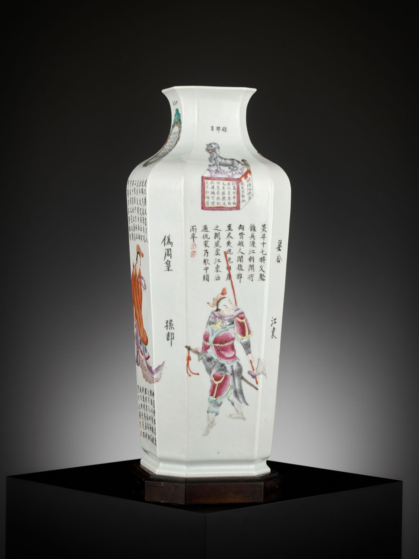 A LARGE FAMILLE ROSE 'WU SHUANG PU' OCTAGONAL VASE, CHINA, 19TH CENTURY - Image 2 of 17