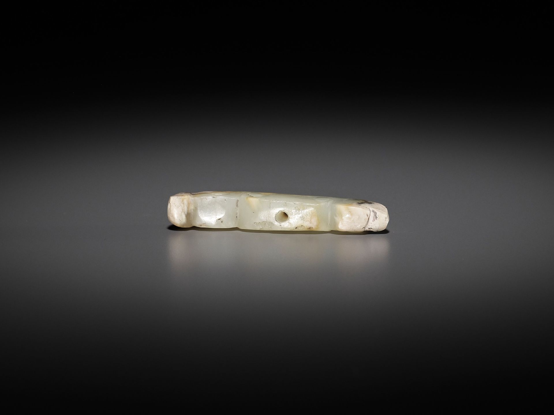 A JADE 'SILKWORM' PENDANT, LATE NEOLITHIC PERIOD TO SHANG DYNASTY - Image 10 of 12