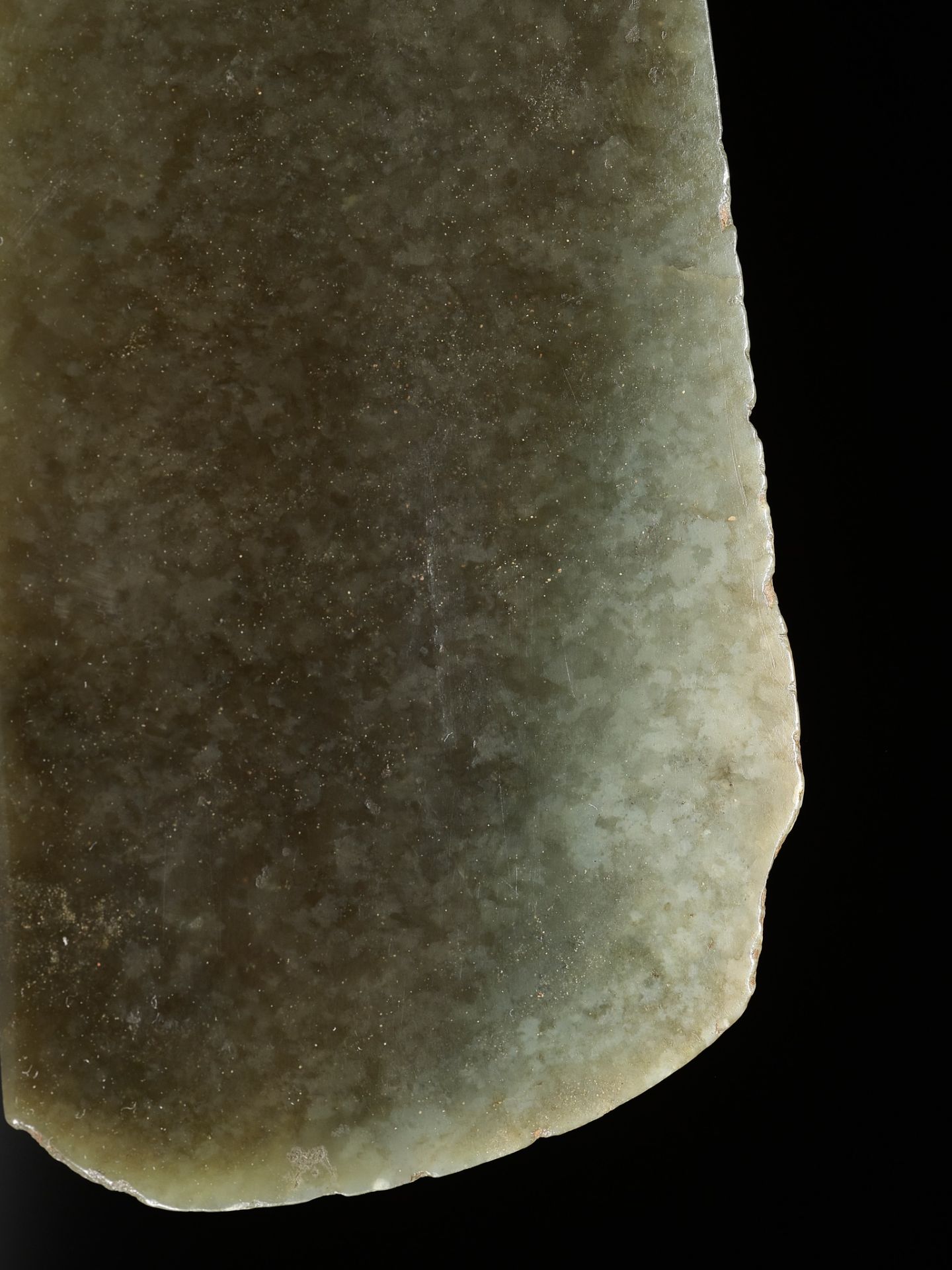 AN ARCHAIC CEREMONIAL JADE BLADE, YUE, NEOLITHIC PERIOD TO SHANG DYNASTY - Image 9 of 16