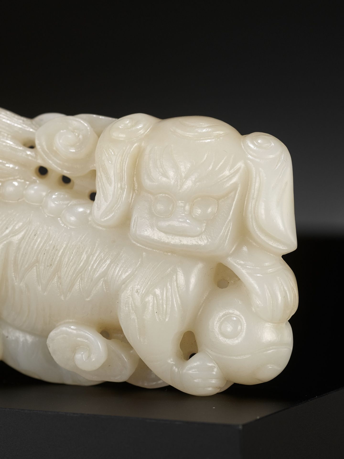 A WHITE JADE 'BUDDHIST LION' BELT BUCKLE, CHINA, 18TH CENTURY - Image 2 of 9