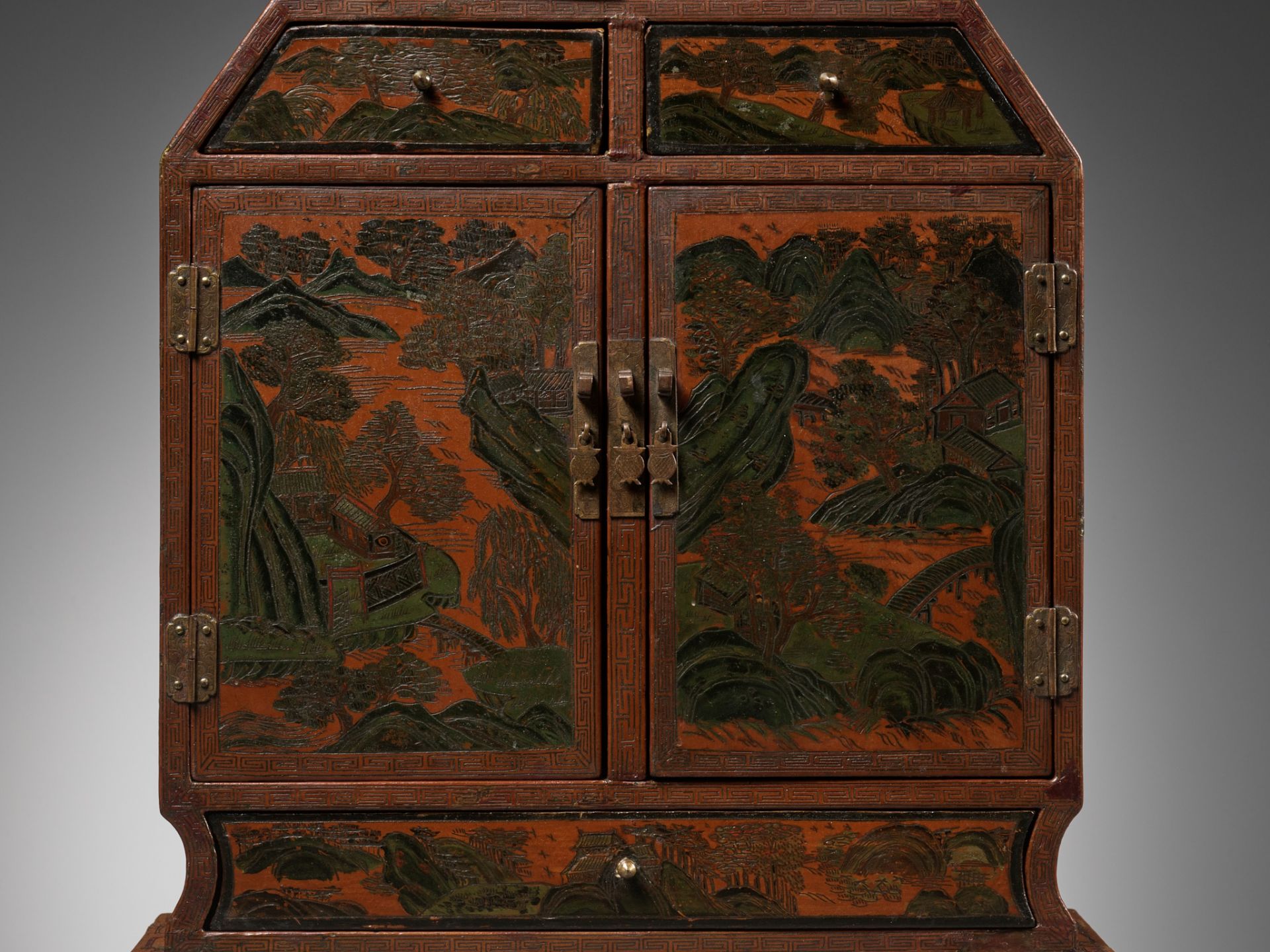 A TIANQI AND QIANGJIN LACQUER CABINET, QIANLONG TO JIAQING PERIOD - Bild 6 aus 10