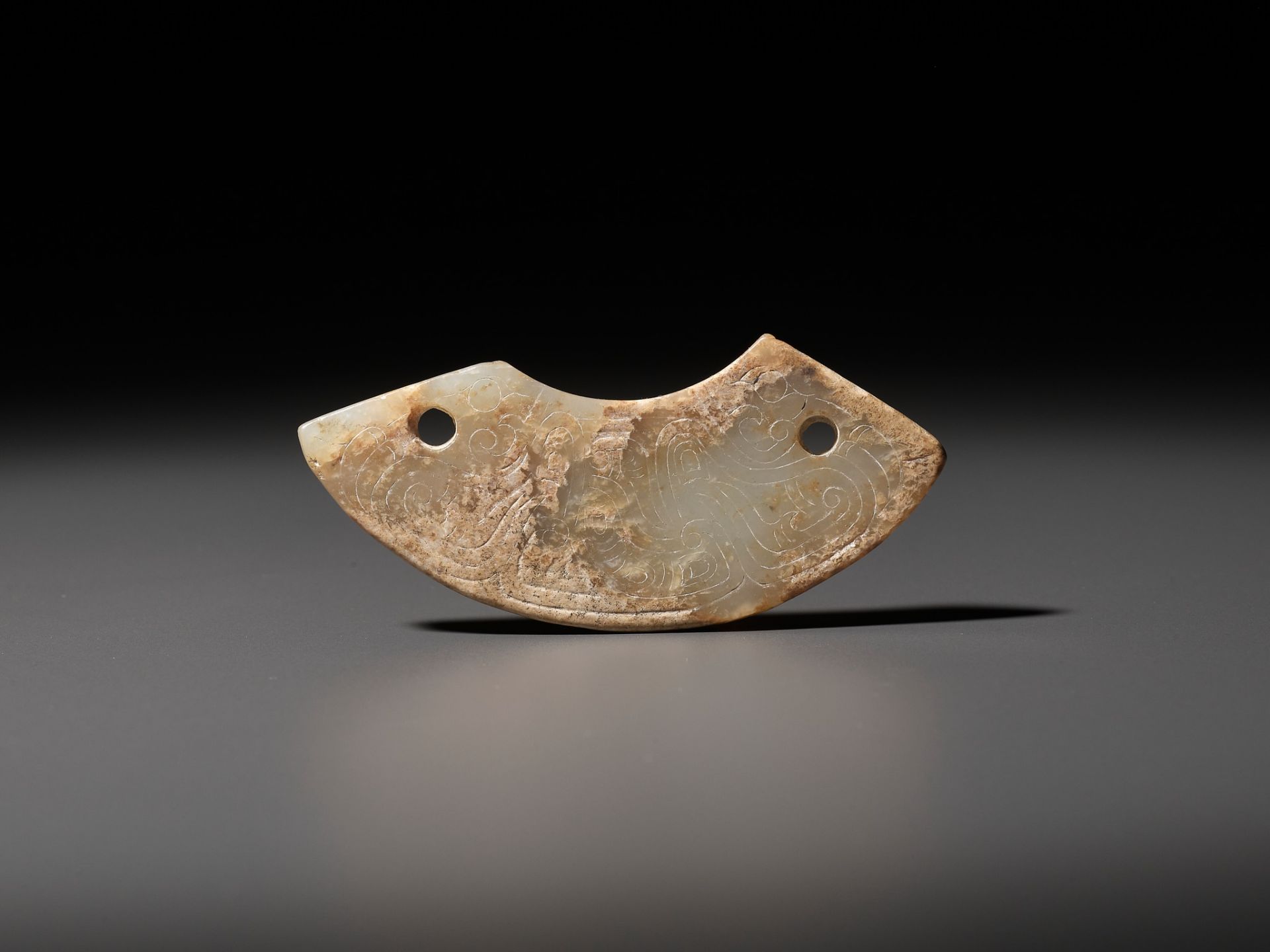 A JADE 'DRAGON' PENDANT, HUANG, WESTERN ZHOU DYNASTY - Image 2 of 17