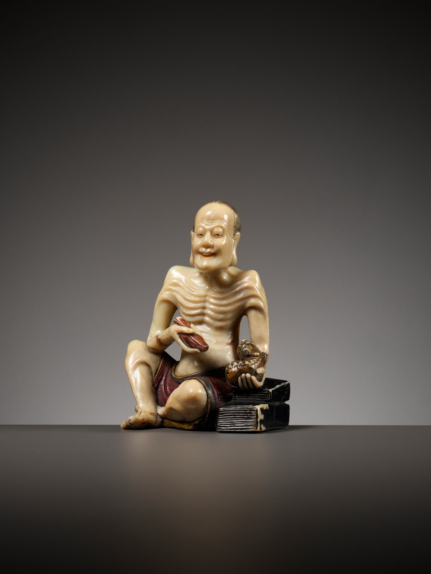 A SOAPSTONE FIGURE OF VIJRAPUTRA, MID-QING DYNASTY - Image 3 of 16