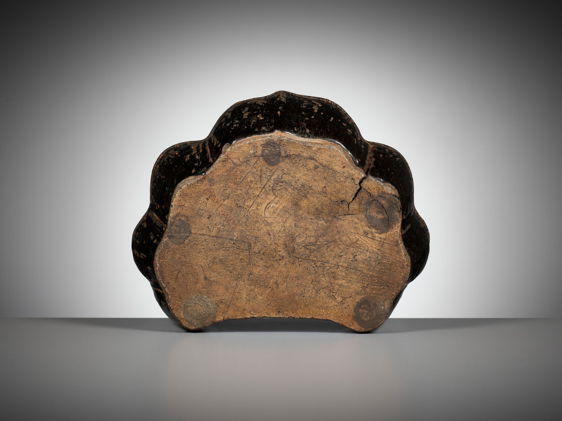 A CIZHOU RUSSET-SPLASHED BLACK-GLAZED PILLOW, SONG DYNASTY - Image 7 of 10