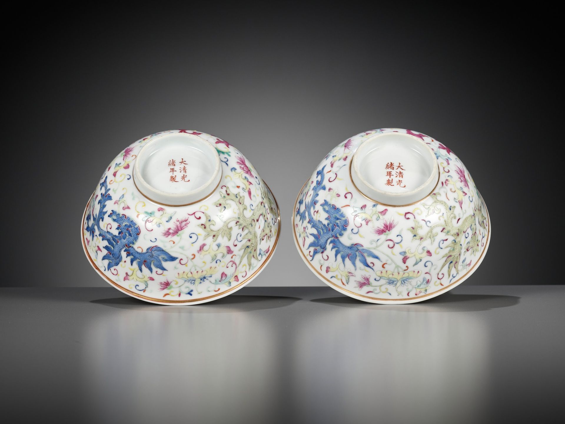 A PAIR OF FAMILLE-ROSE 'PHOENIX' BOWLS, GUANGXU MARK AND PERIOD - Image 11 of 16