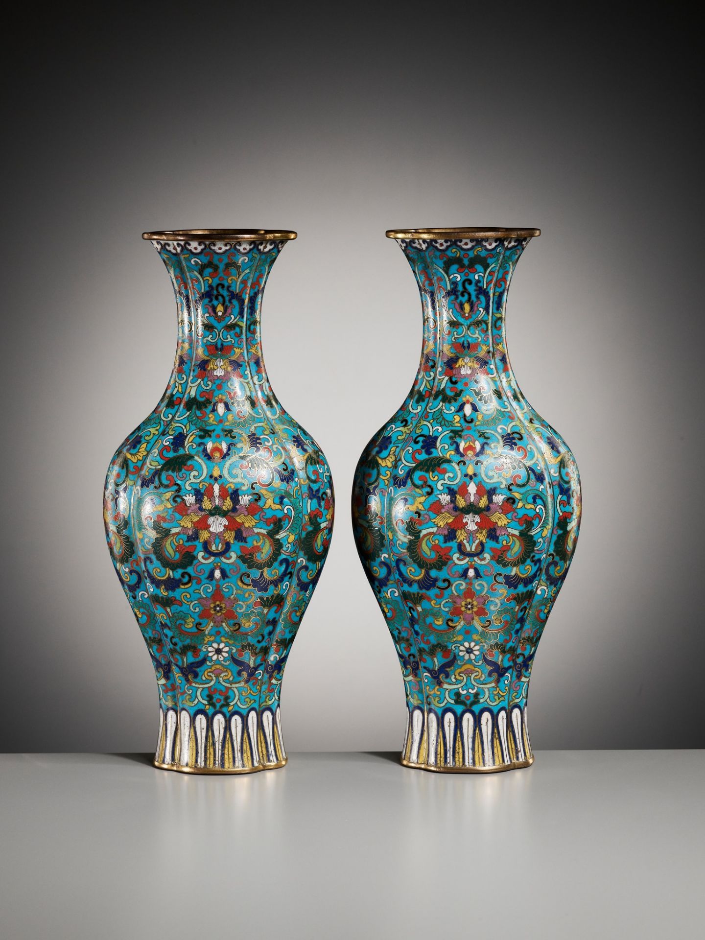 AN IMPERIAL PAIR OF QUADRILOBED CLOISONNÉ ENAMEL ‘LOTUS’ VASES, QIANLONG MARK AND OF THE PERIOD - Image 14 of 17