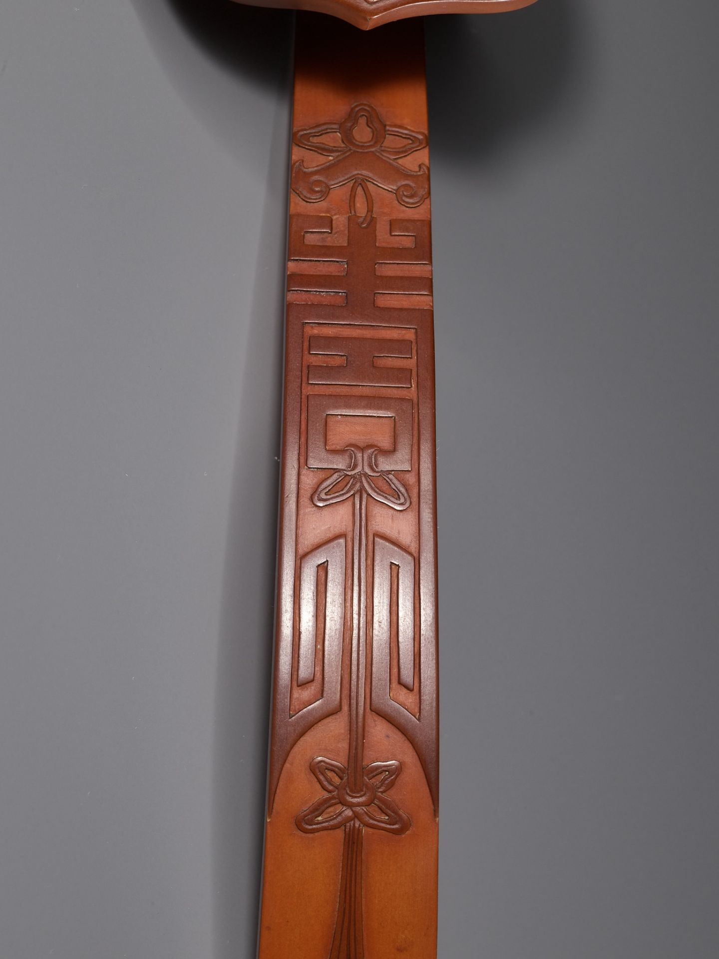 A RARE BAMBOO-VENEER RUYI SCEPTRE, QIANLONG PERIOD, IMPERIALLY INSCRIBED WITH A POEM - Image 10 of 15