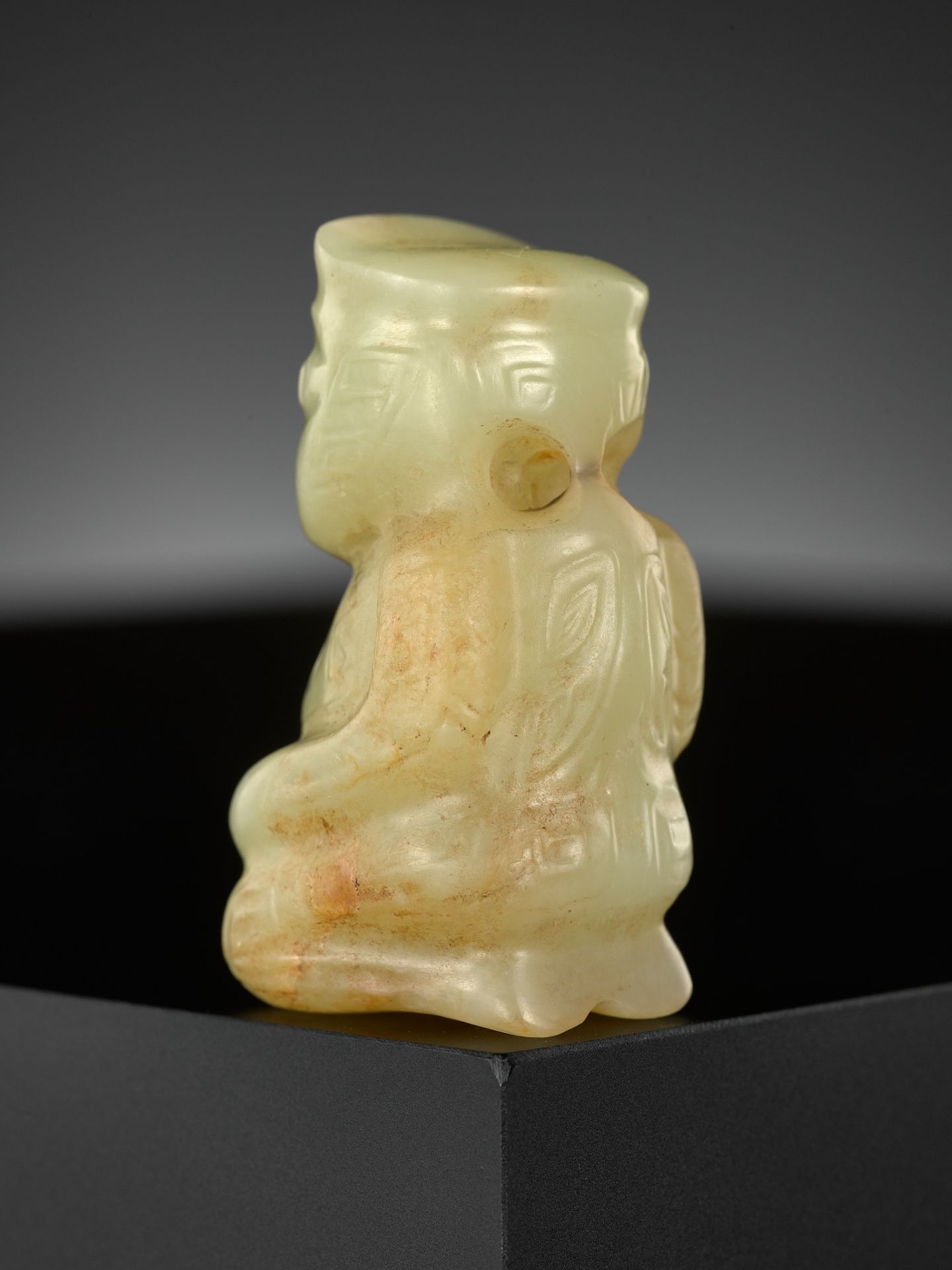 AN EXTREMELY RARE YELLOW JADE 'KNEELING FIGURE', SHANG DYNASTY - Image 7 of 17