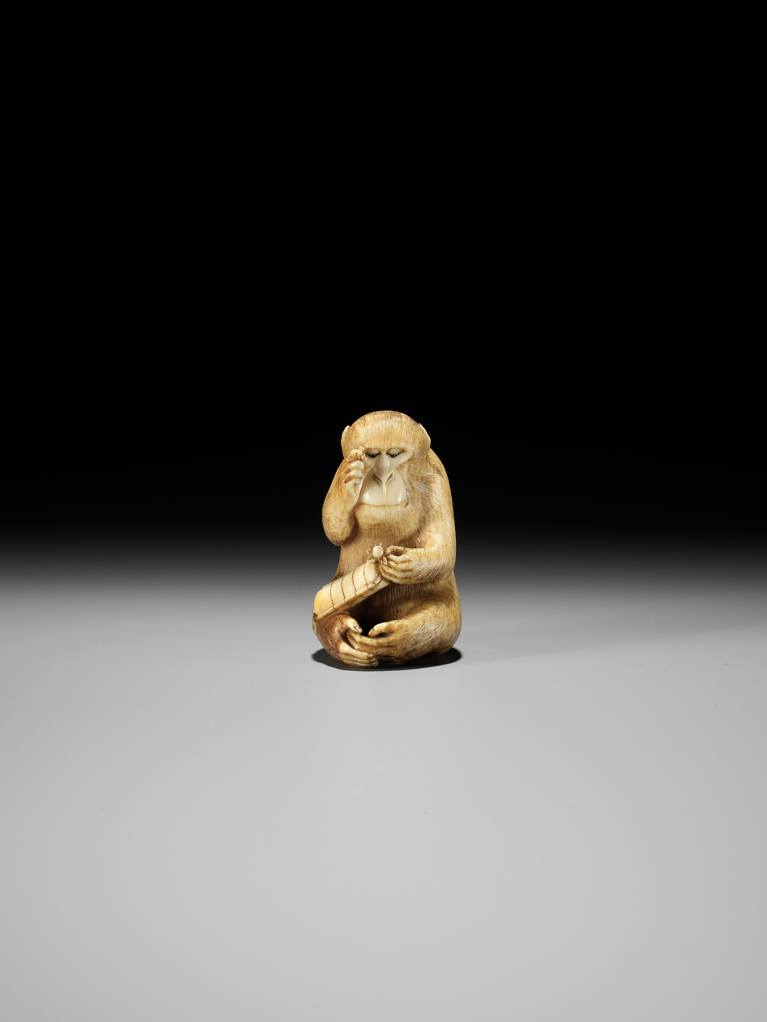 MASATOMO: AN AMUSING IVORY NETSUKE OF A SEATED MONKEY STUDYING A PEACH NETSUKE - Image 10 of 15