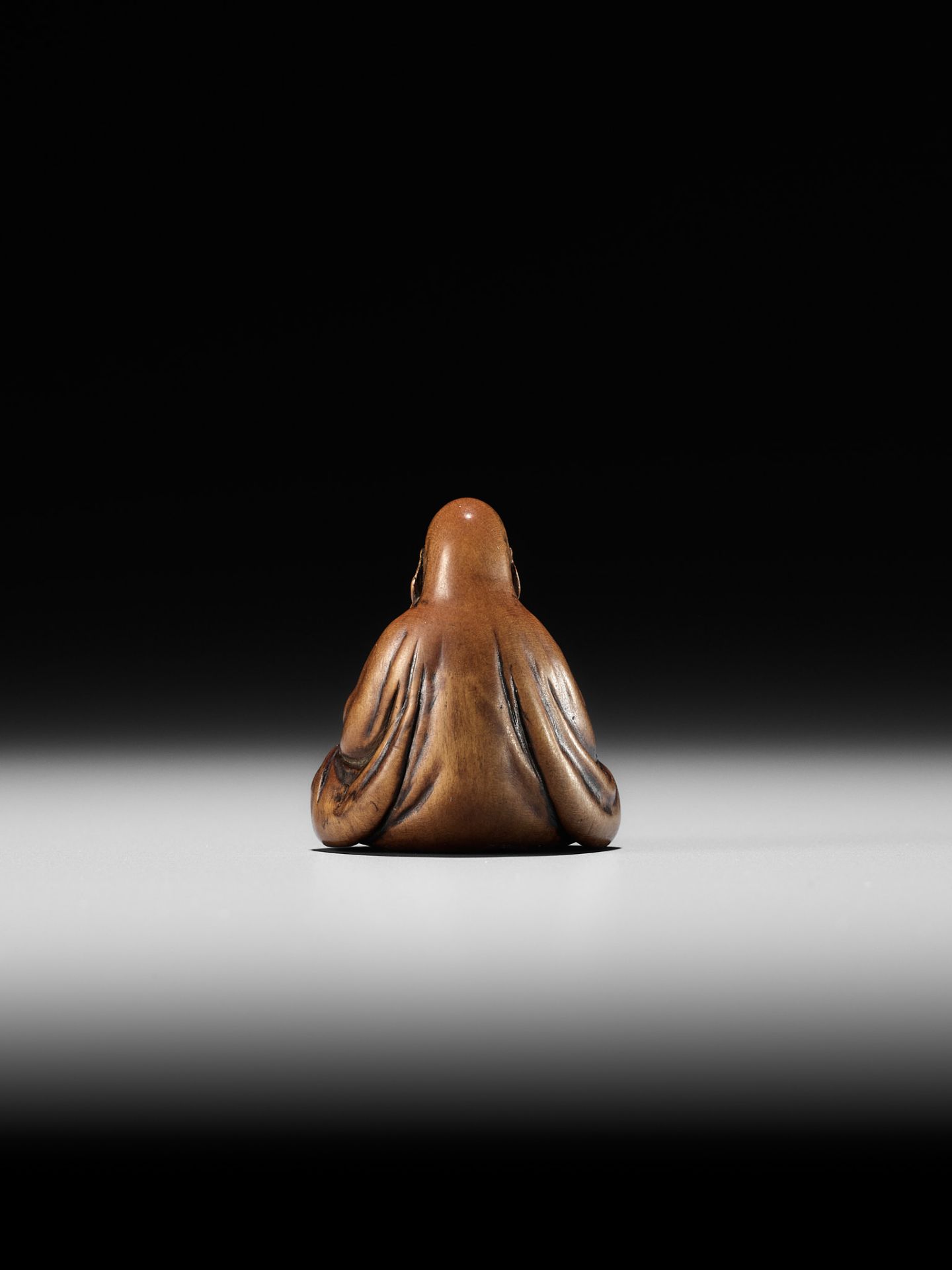 MINKOKU: A SUPERB WOOD NETSUKE OF DARUMA - Bild 11 aus 14