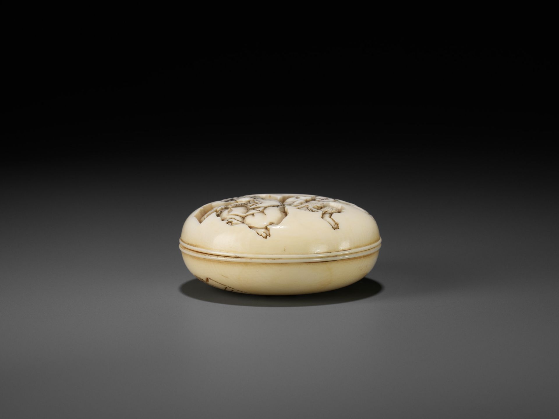 HOGYOKU: AN IVORY MANJU NETSUKE OF TWO MANZAI DANCERS - Image 9 of 12