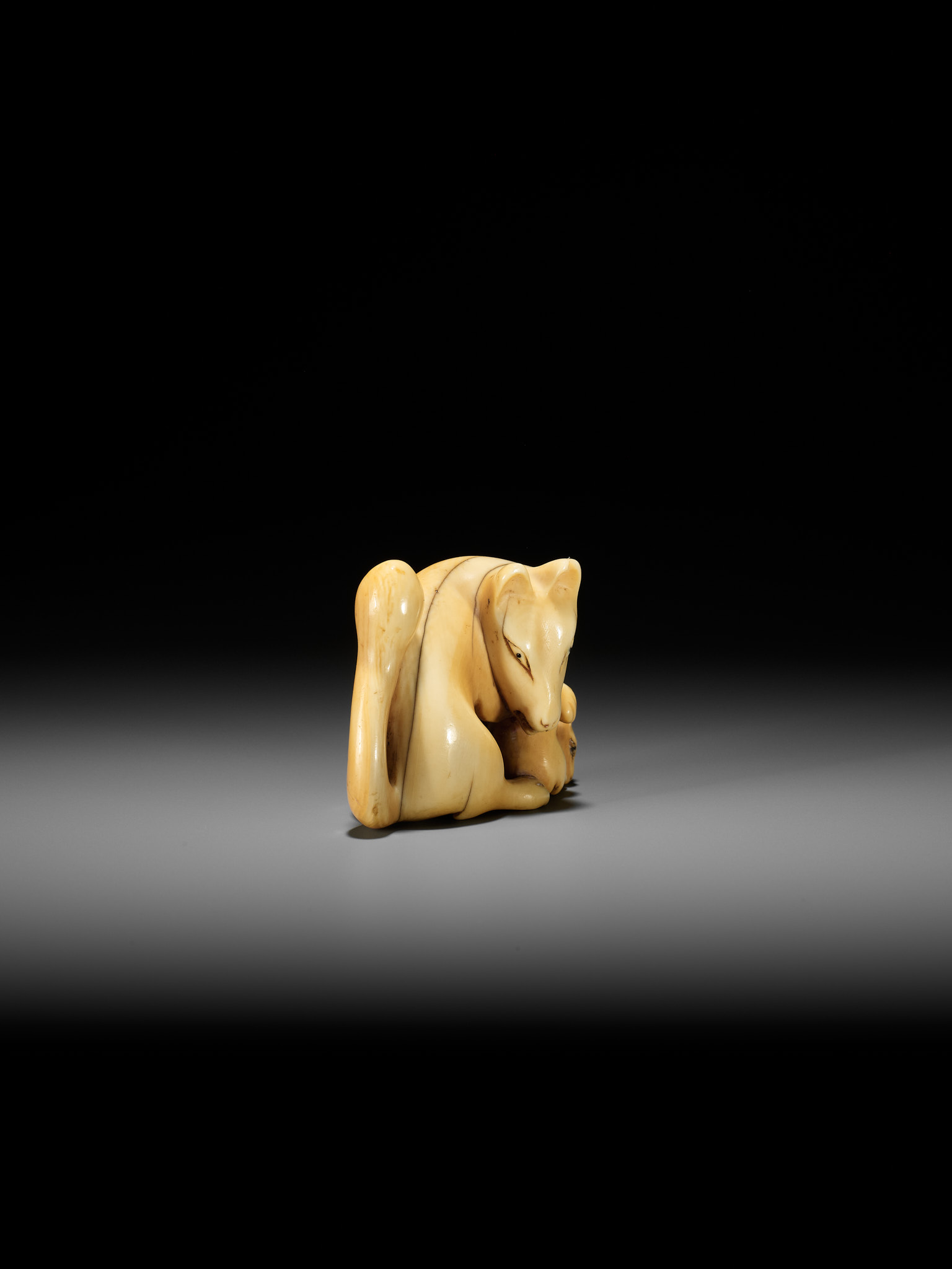 A RARE IVORY NETSUKE OF A KITSUNE (FOX) AND CUB - Image 12 of 17