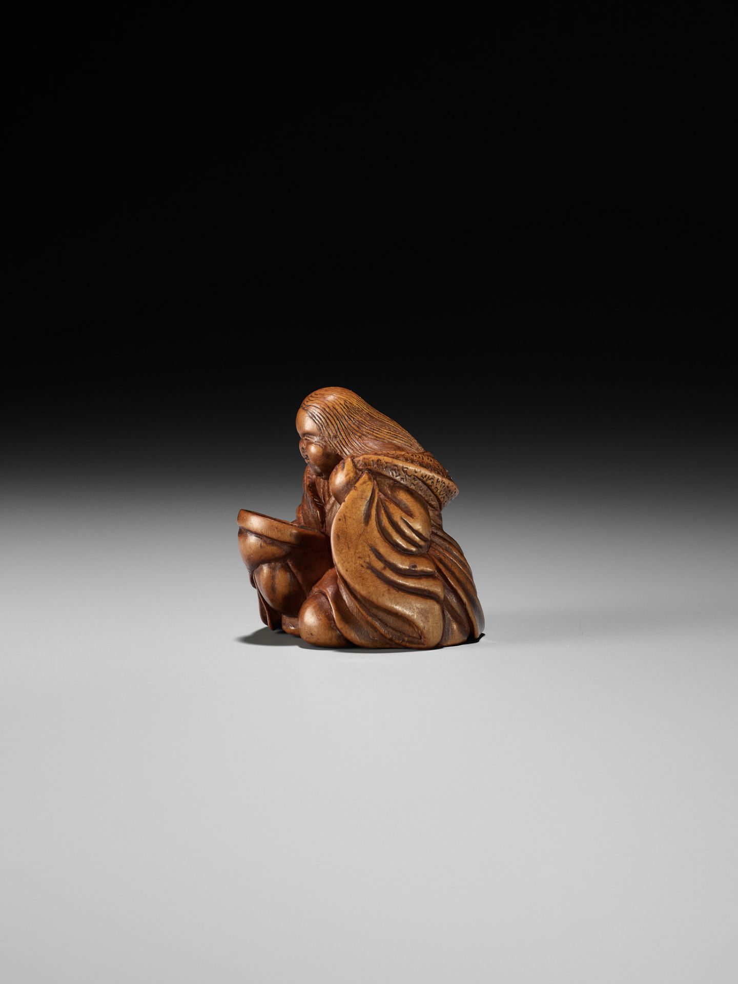 JOBUN: A VERY RARE WOOD NETSUKE OF OKAME WITH A SAKE SAUCER - Image 8 of 14