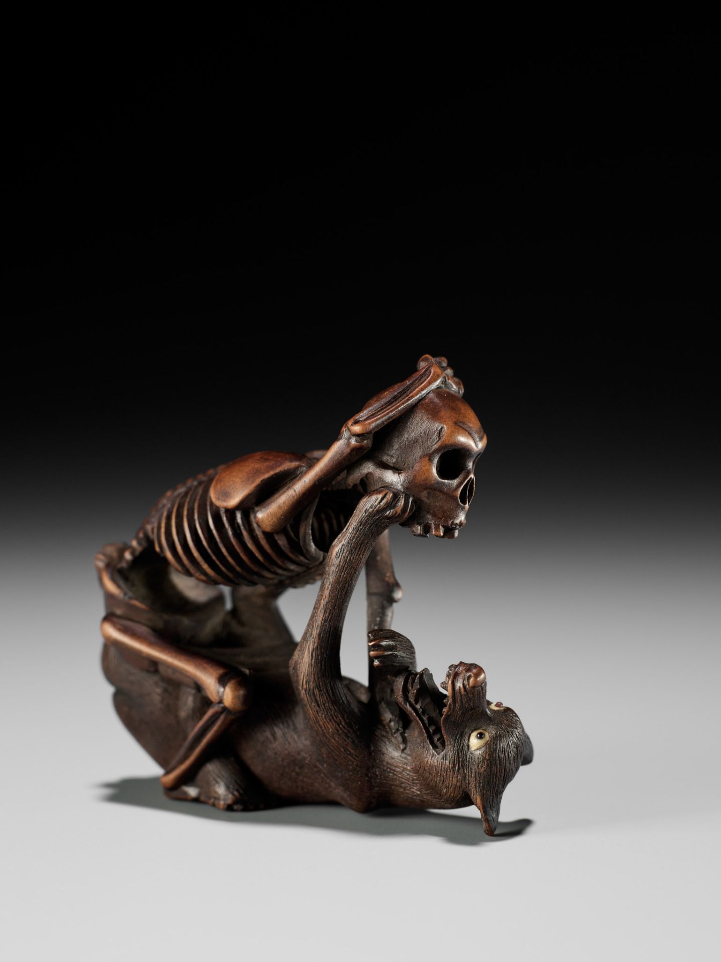 A FINE WOOD NETSUKE OF A WOLF AND SKELETON, ATTRIBUTED TO SHOKO SUGONOYA - Image 14 of 15