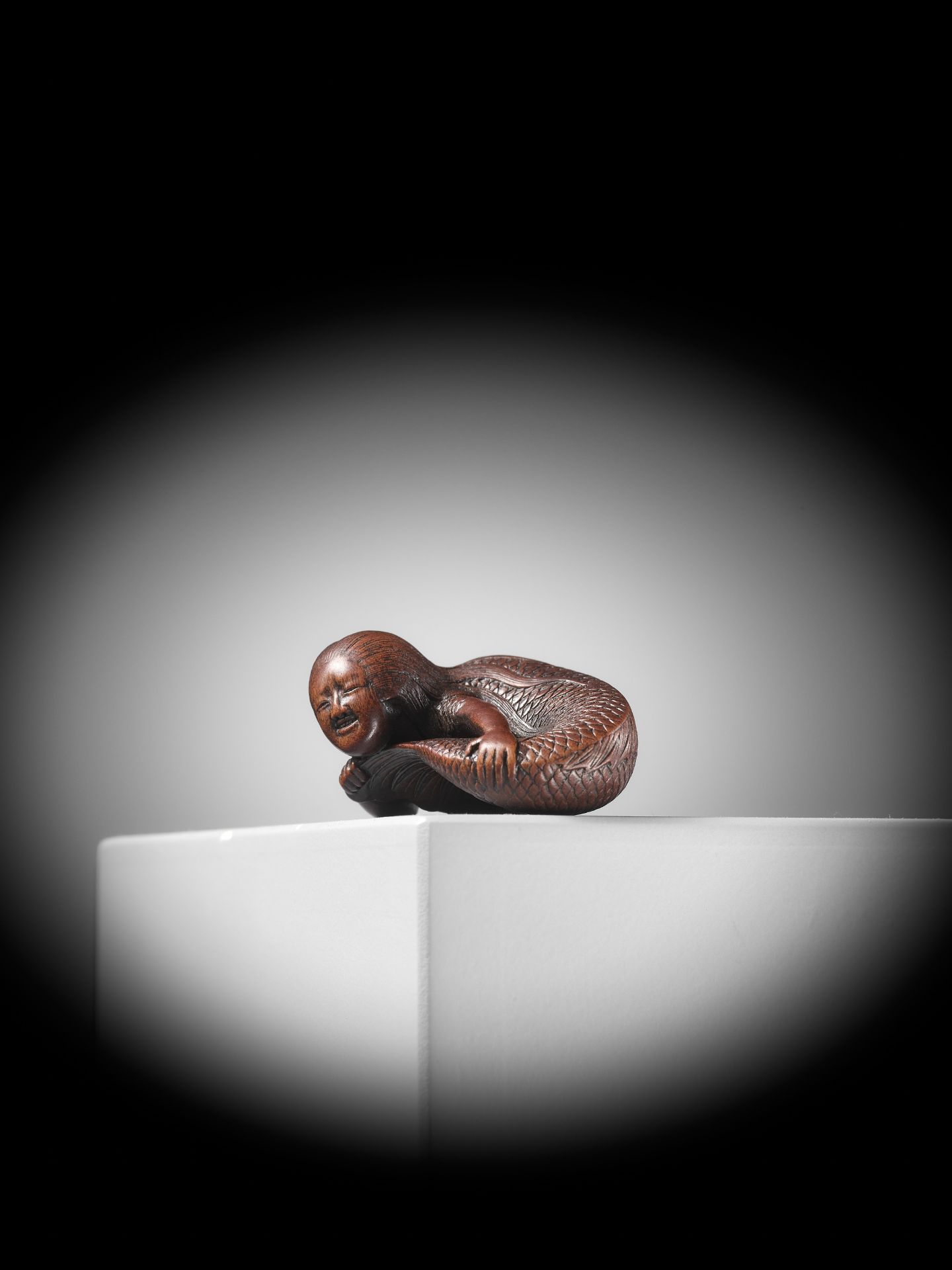 TADATOSHI: A SUPERB NAGOYA SCHOOL WOOD NETSUKE OF A NINGYO (MERMAID) - Bild 7 aus 14