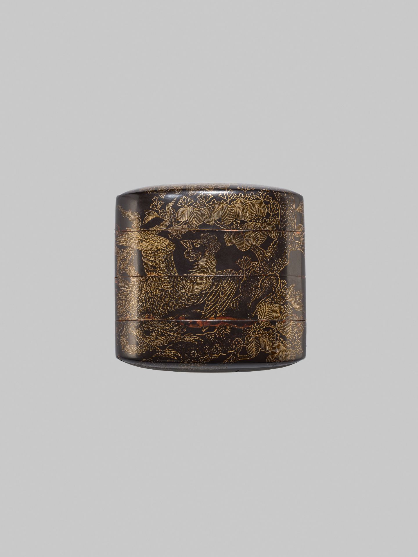 A BLACK LACQUER THREE-CASE INRO WITH A HO-O BIRD ON A KIRI TREE - Bild 6 aus 8