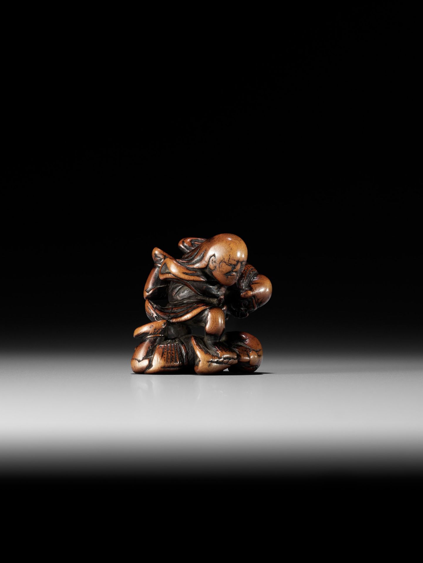 NAGAMITSU: A RARE WOOD NETSUKE OF GOBAN TADANOBU - Bild 13 aus 15