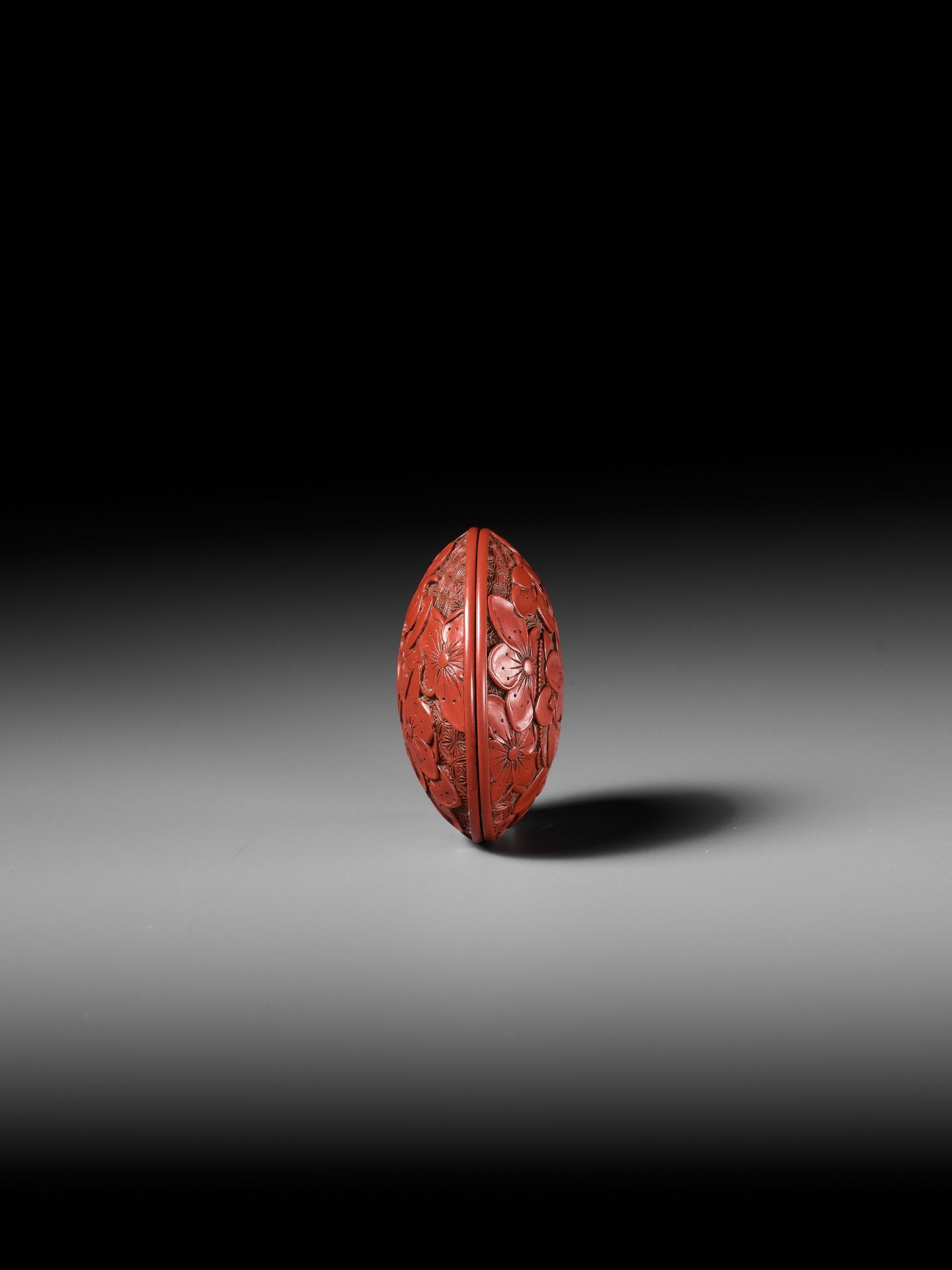 A FINE TSUISHU (CARVED RED LACQUER) MANJU NETSUKE WITH PEACH BLOSSOMS - Image 12 of 13