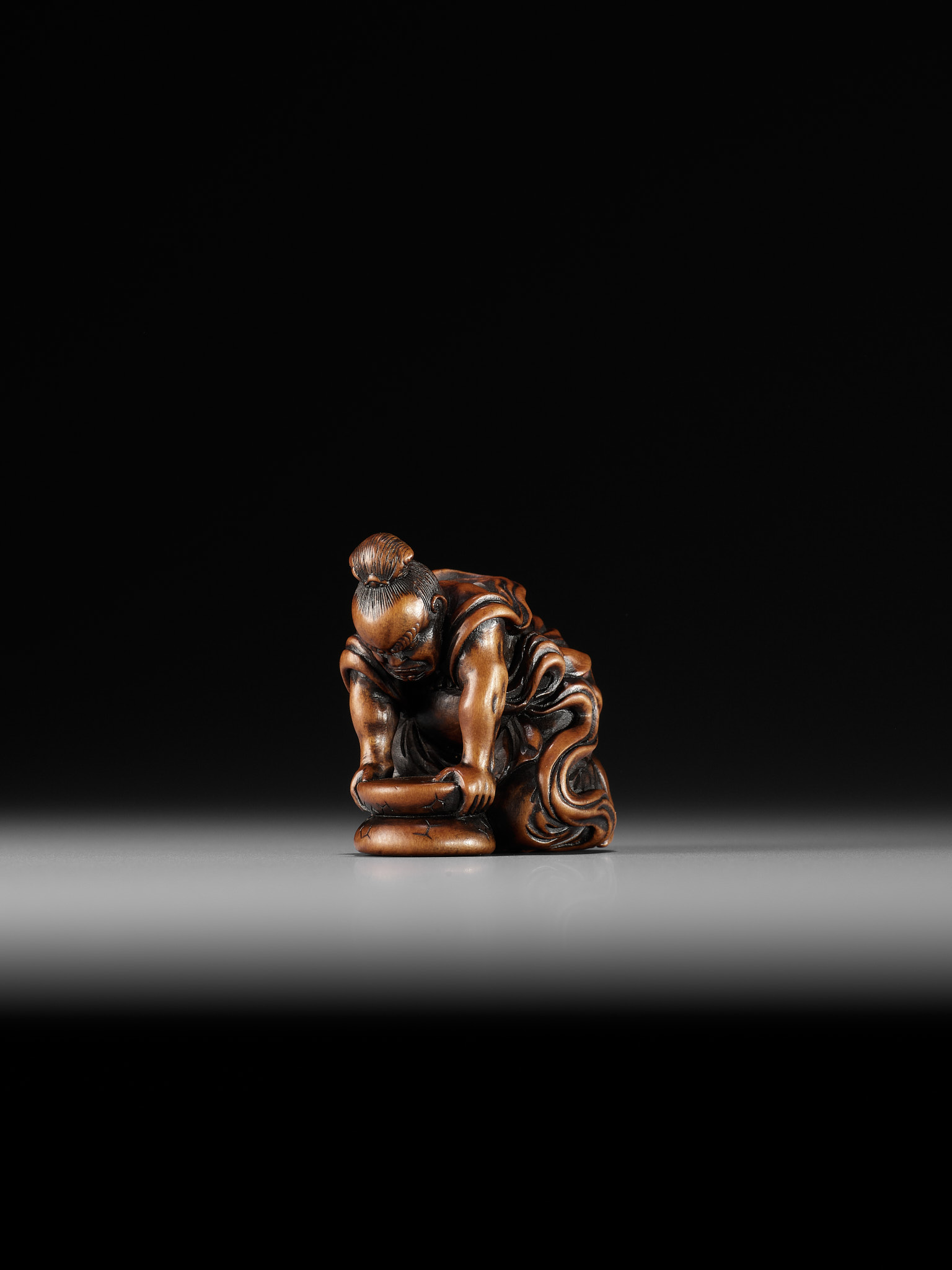 JUGYOKU: A POWERFUL WOOD NETSUKE OF A NIO CRUSHING MOCHI - Image 2 of 10