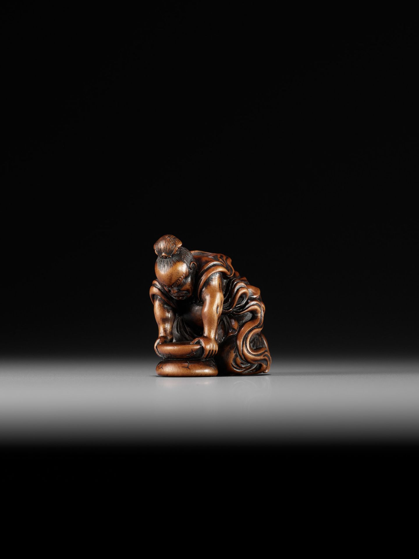 JUGYOKU: A POWERFUL WOOD NETSUKE OF A NIO CRUSHING MOCHI - Image 2 of 10