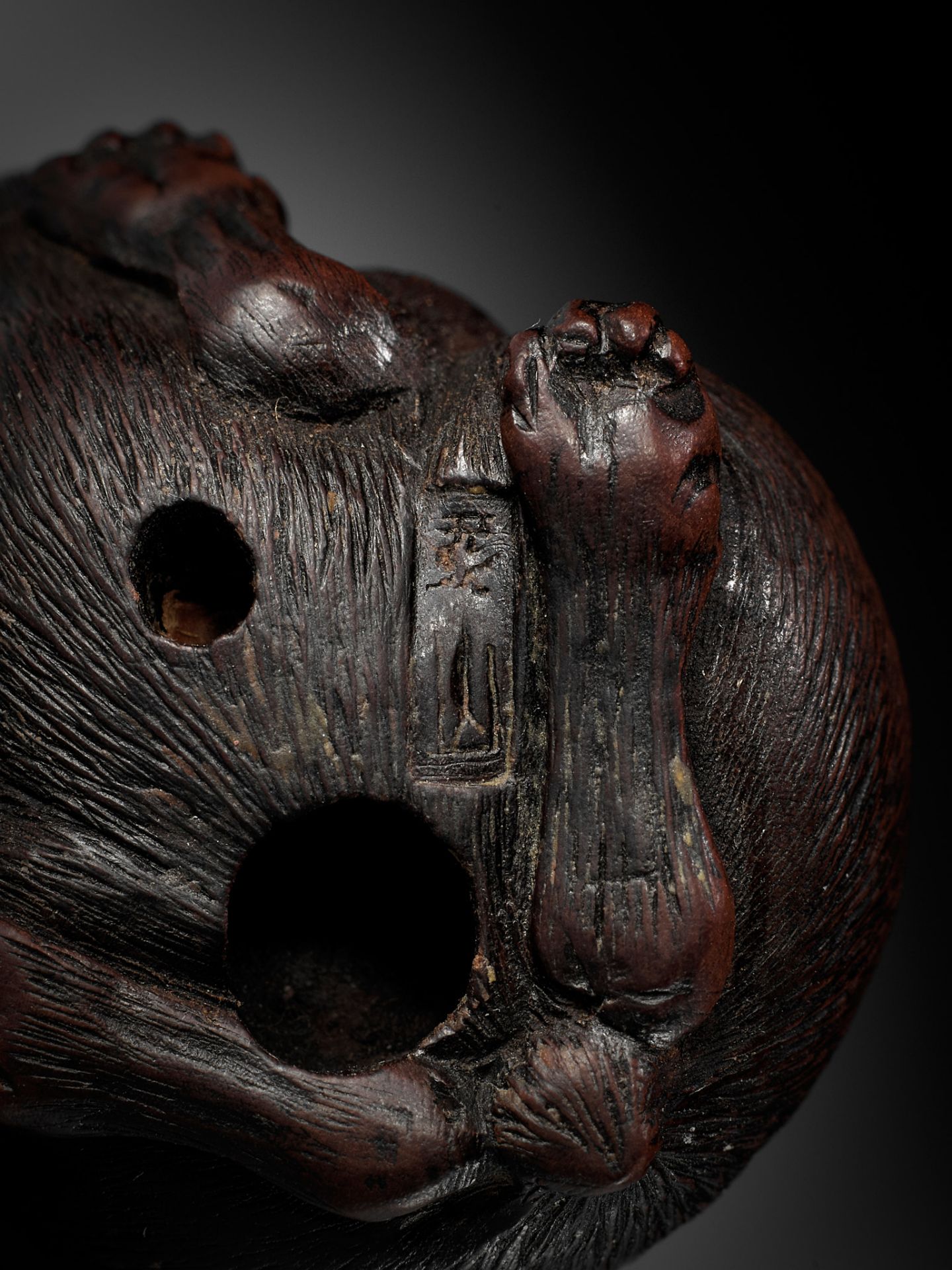 AZAN: A SUPERB WOOD NETSUKE OF A CHUBBY HARE - Image 15 of 15