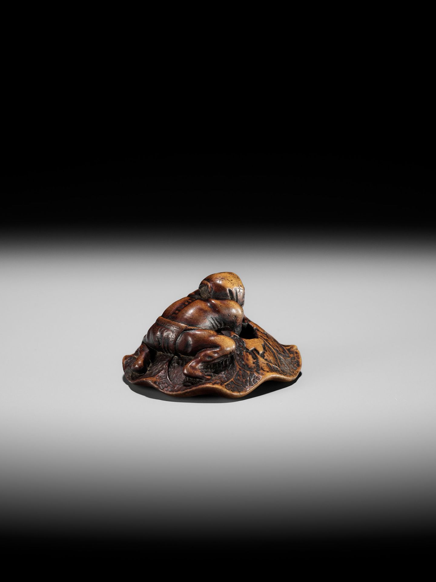 HOSHUNSAI MASAYUKI: A FINE WOOD NETSUKE OF AN ONI CATCHING A TERRAPIN - Image 9 of 13