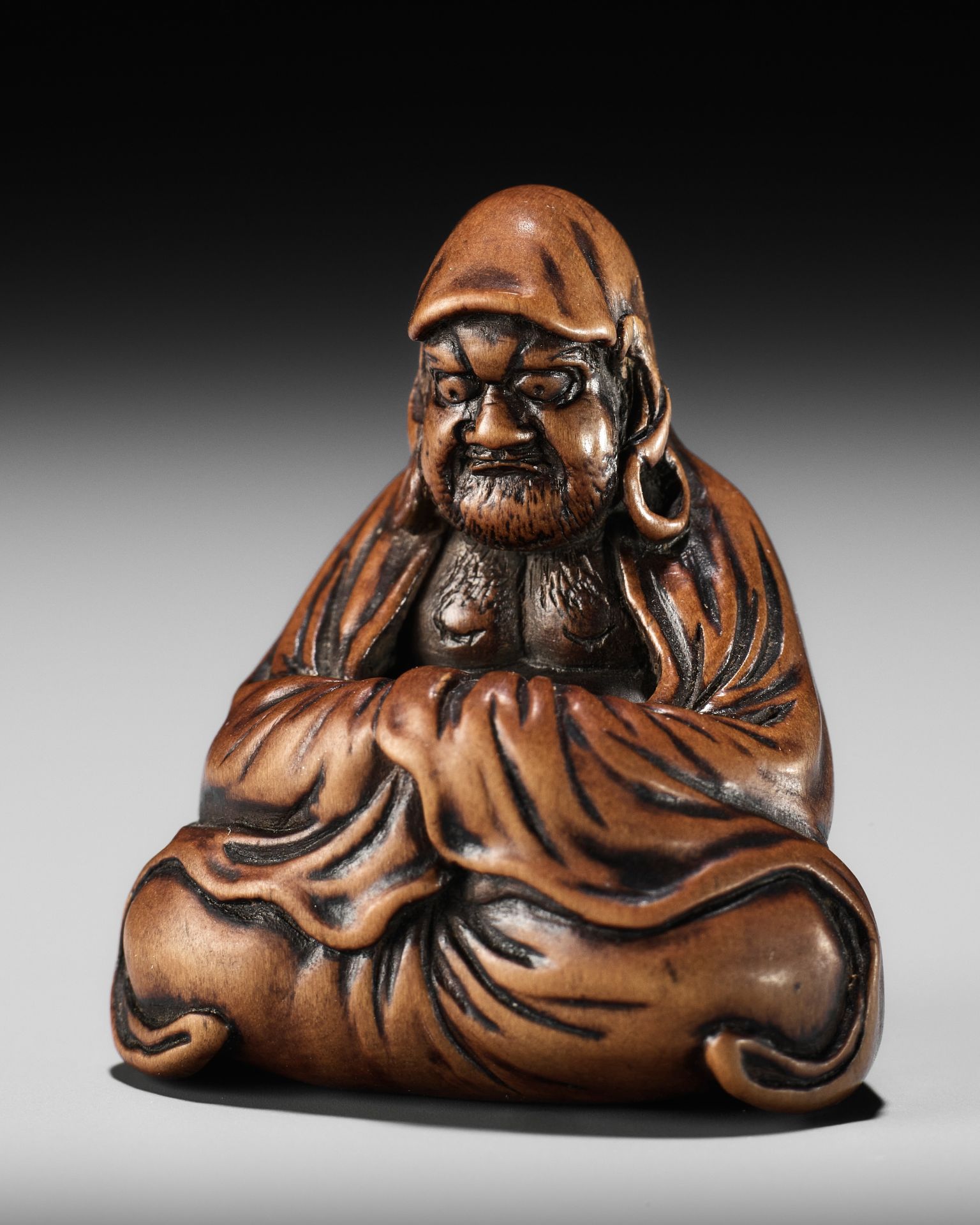 MINKOKU: A SUPERB WOOD NETSUKE OF DARUMA