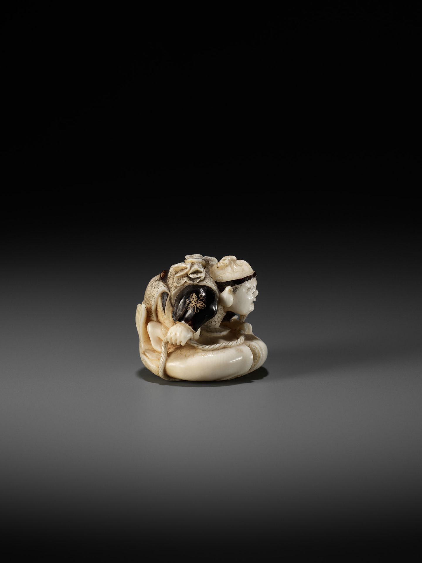 GYOKUMIN: A FINE TOKYO SCHOOL IVORY NETSUKE OF EBISU CATCHING A SEA BREAM - Image 9 of 12