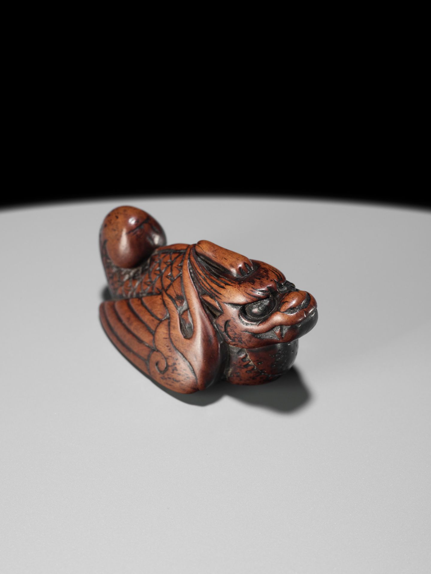 A RARE WOOD NETSUKE OF A HIRYU (FLYING DRAGON), SOKEN KISHO TYPE - Bild 8 aus 17