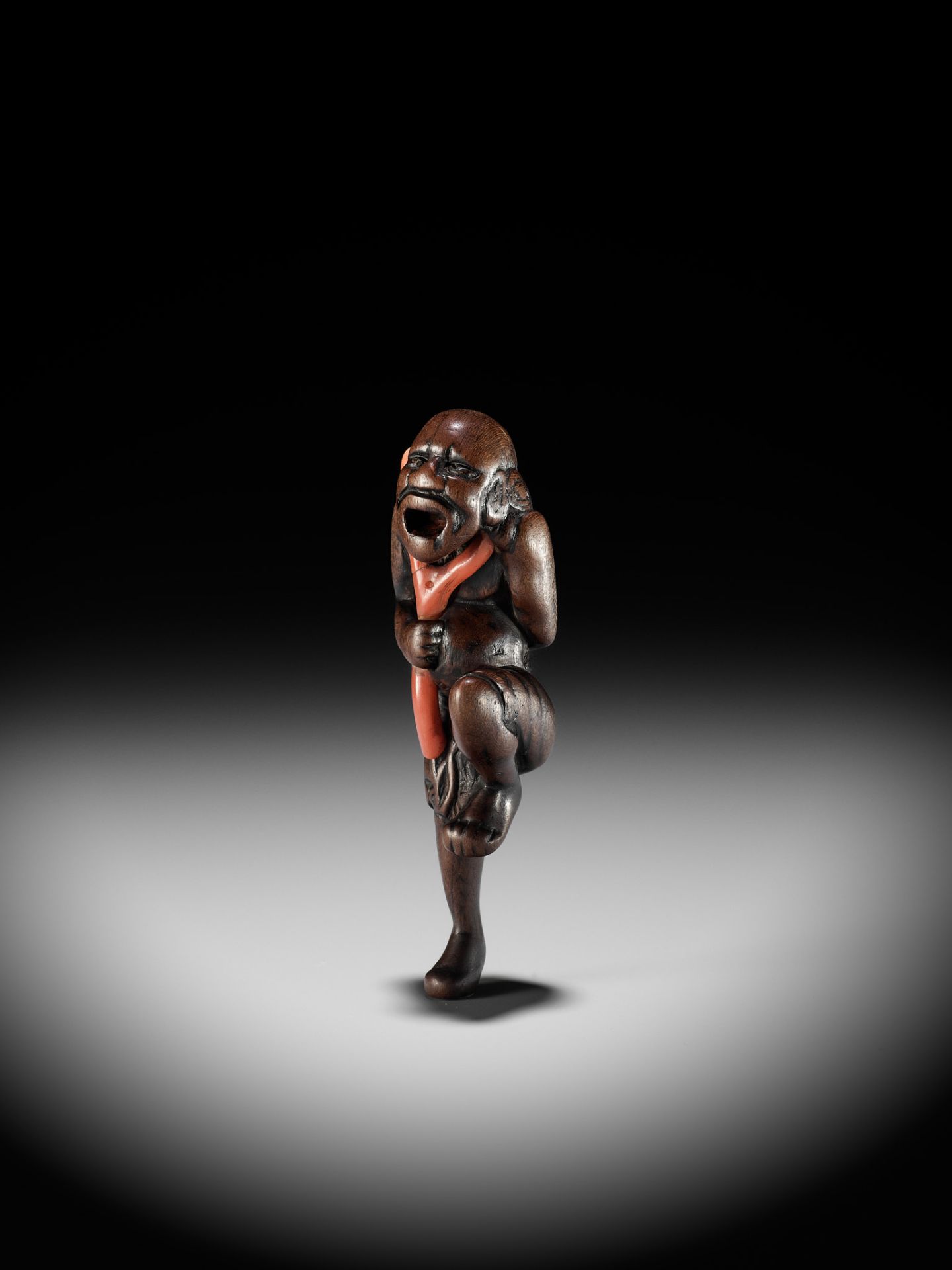 A POWERFUL WOOD NETSUKE OF A SOUTH SEA CORAL DIVER - Image 9 of 13