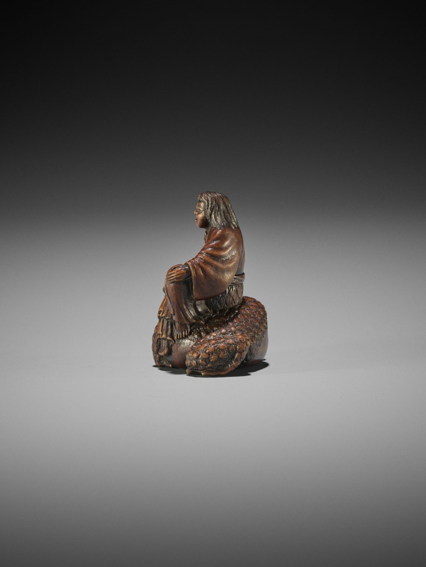 MASANAO: A RARE WOOD NETSUKE OF GAMA SENNIN SEATED ON THE FROG GOD SEIAJIN - Image 11 of 15