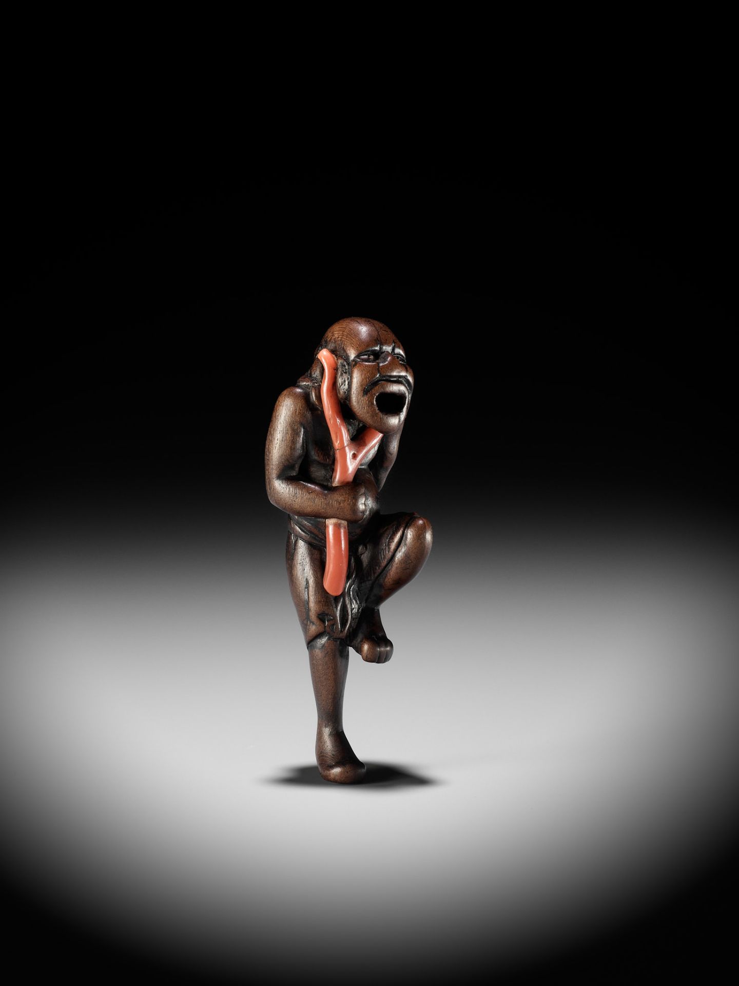 A POWERFUL WOOD NETSUKE OF A SOUTH SEA CORAL DIVER - Image 7 of 13