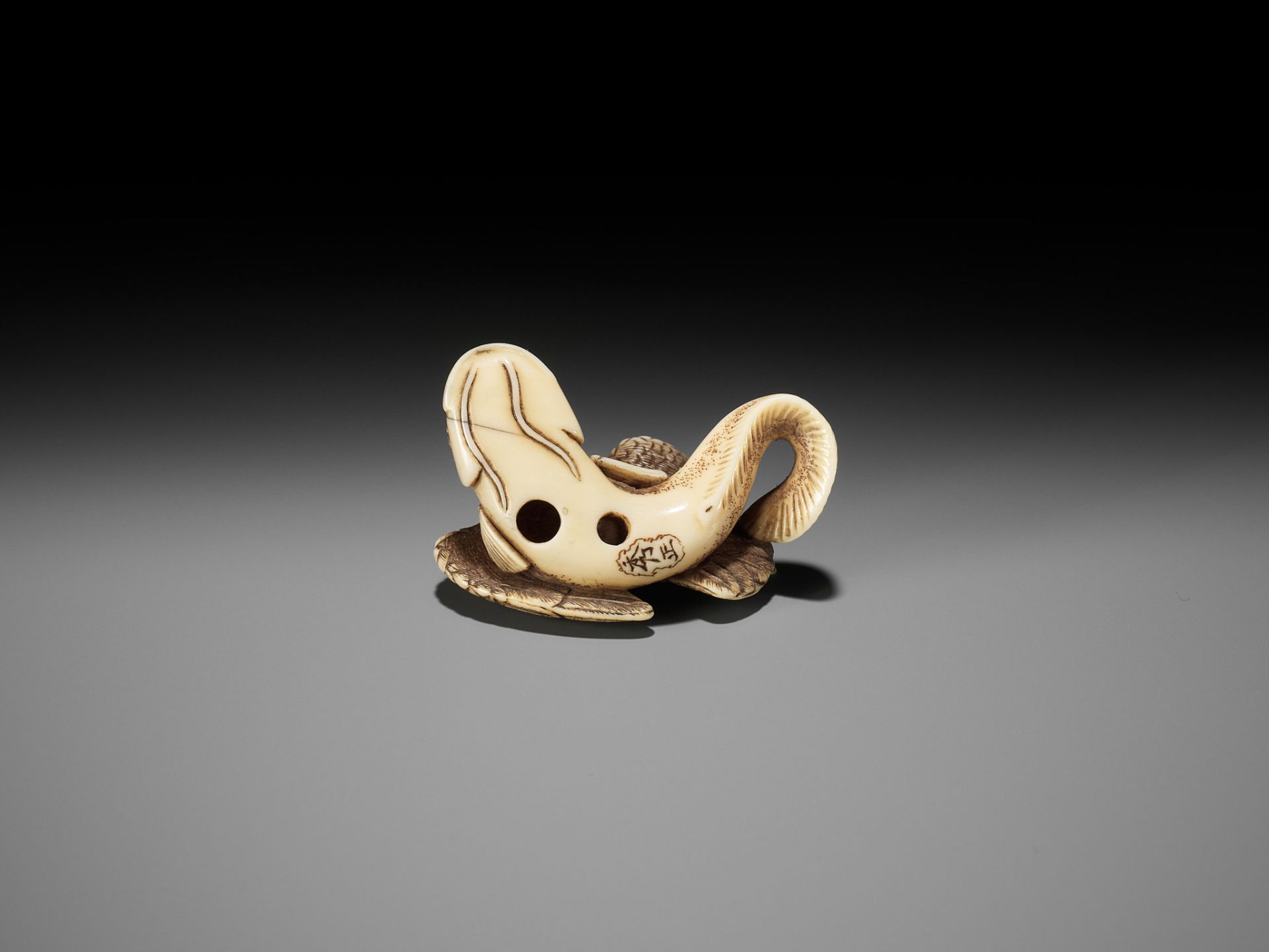 HIDEMASA: A FINE IVORY NETSUKE OF AN EAGLE AND NAMAZU - Bild 13 aus 15