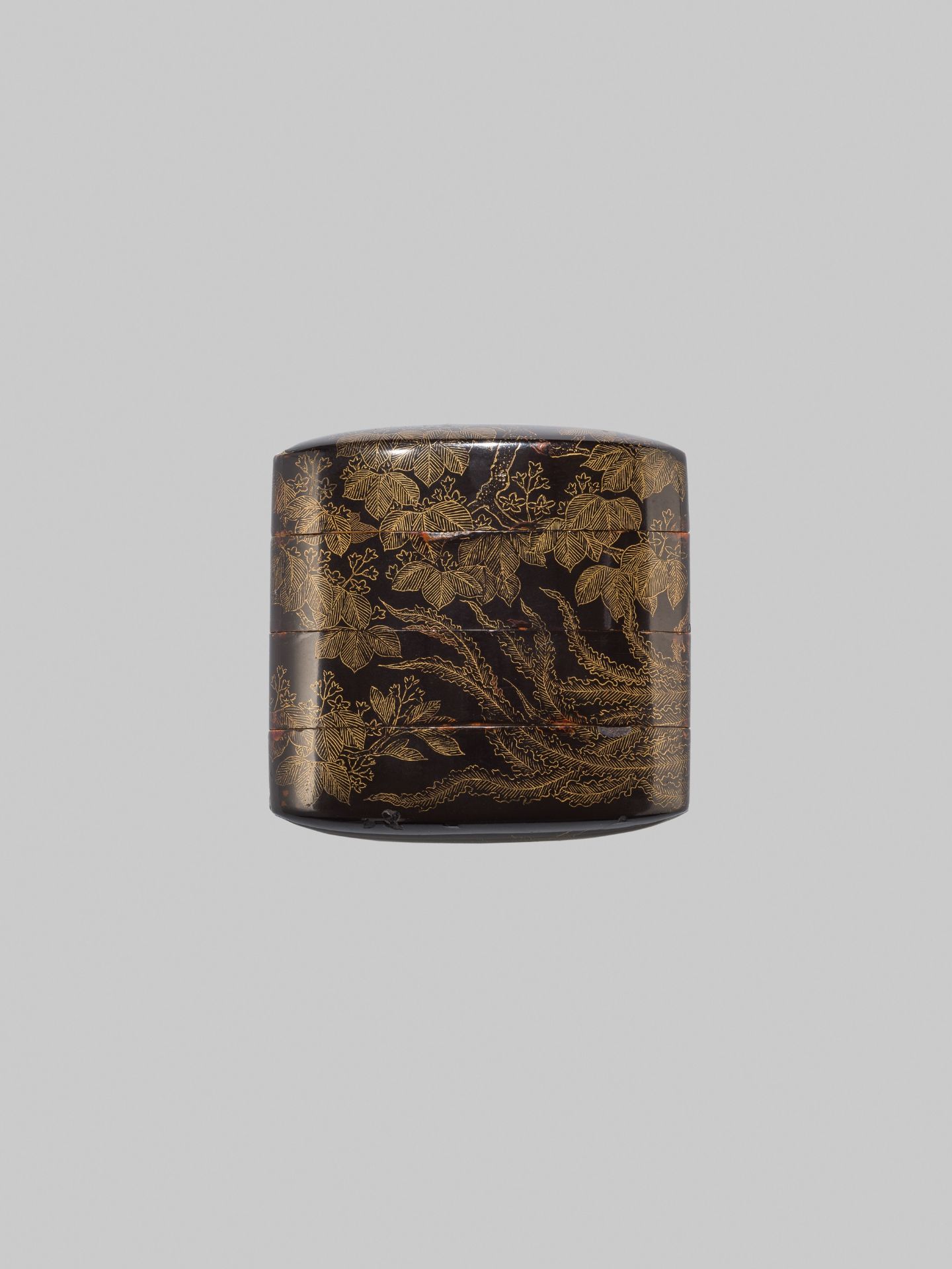 A BLACK LACQUER THREE-CASE INRO WITH A HO-O BIRD ON A KIRI TREE - Bild 2 aus 8