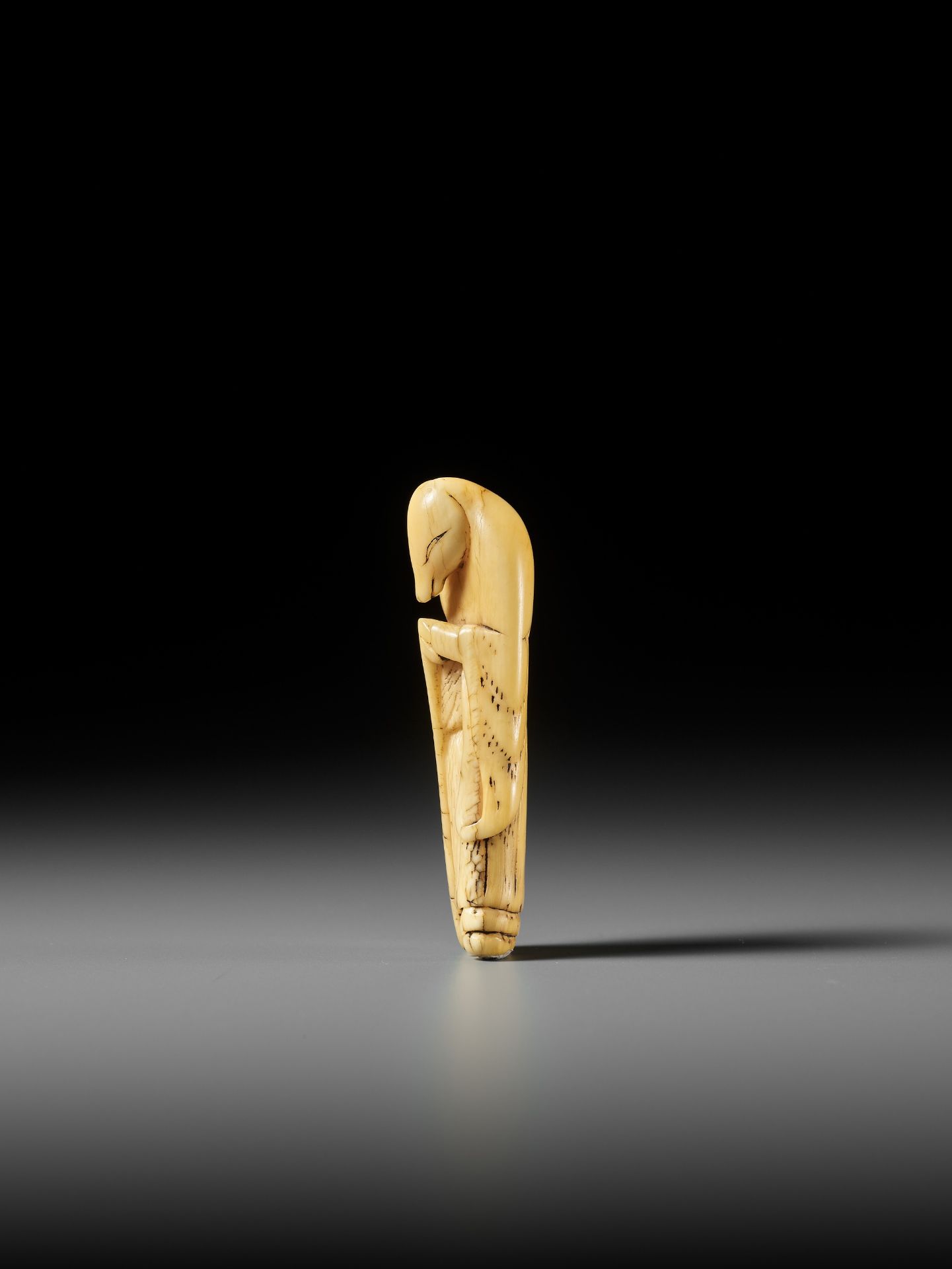 A FINE IVORY NETSUKE OF A FOX PRIEST (HAKUZOSU) - Image 4 of 9