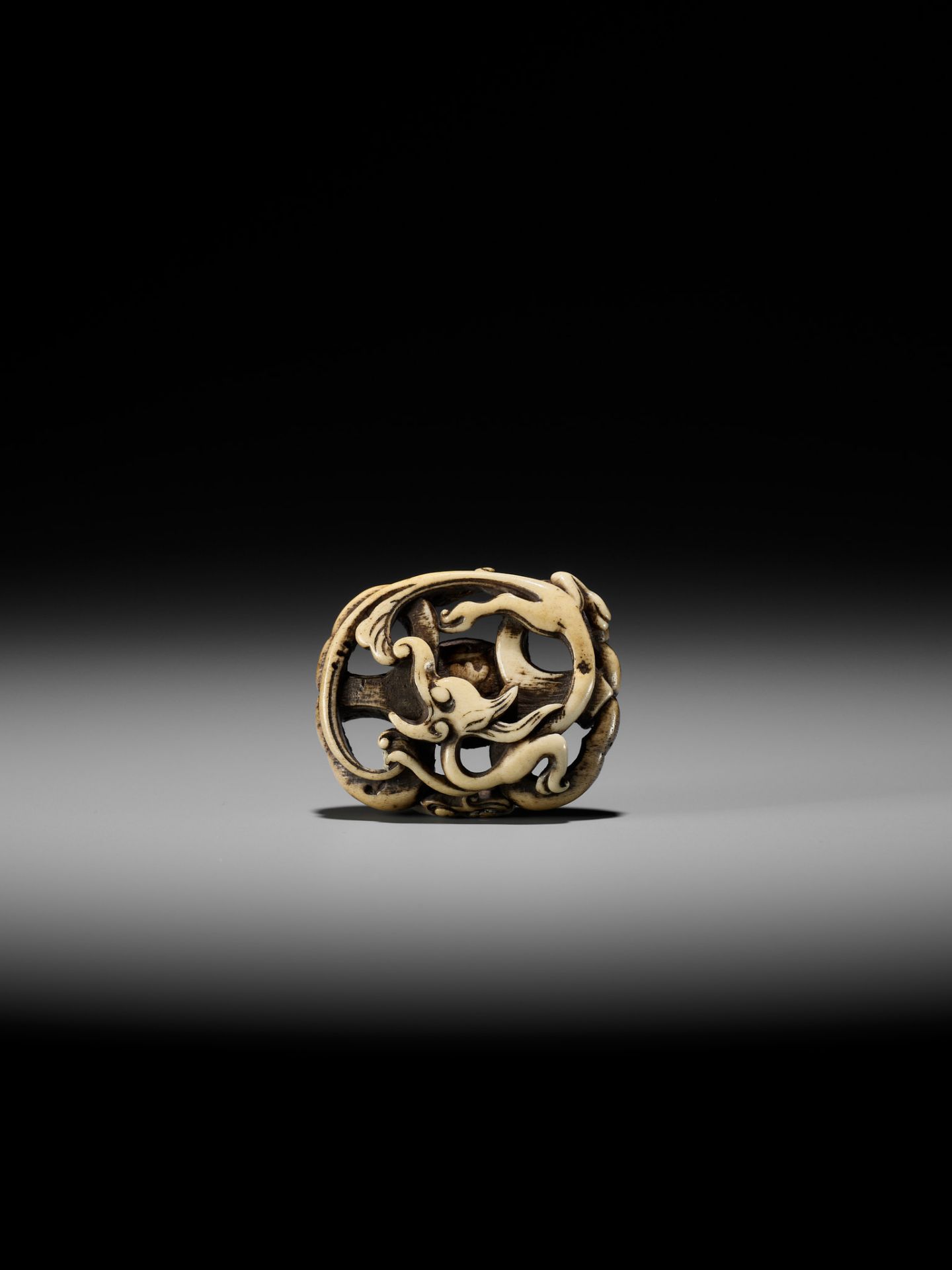 A FINE ANTLER NETSUKE OF A RAIN DRAGON ON A KONGO (VAJRA) - Image 4 of 12