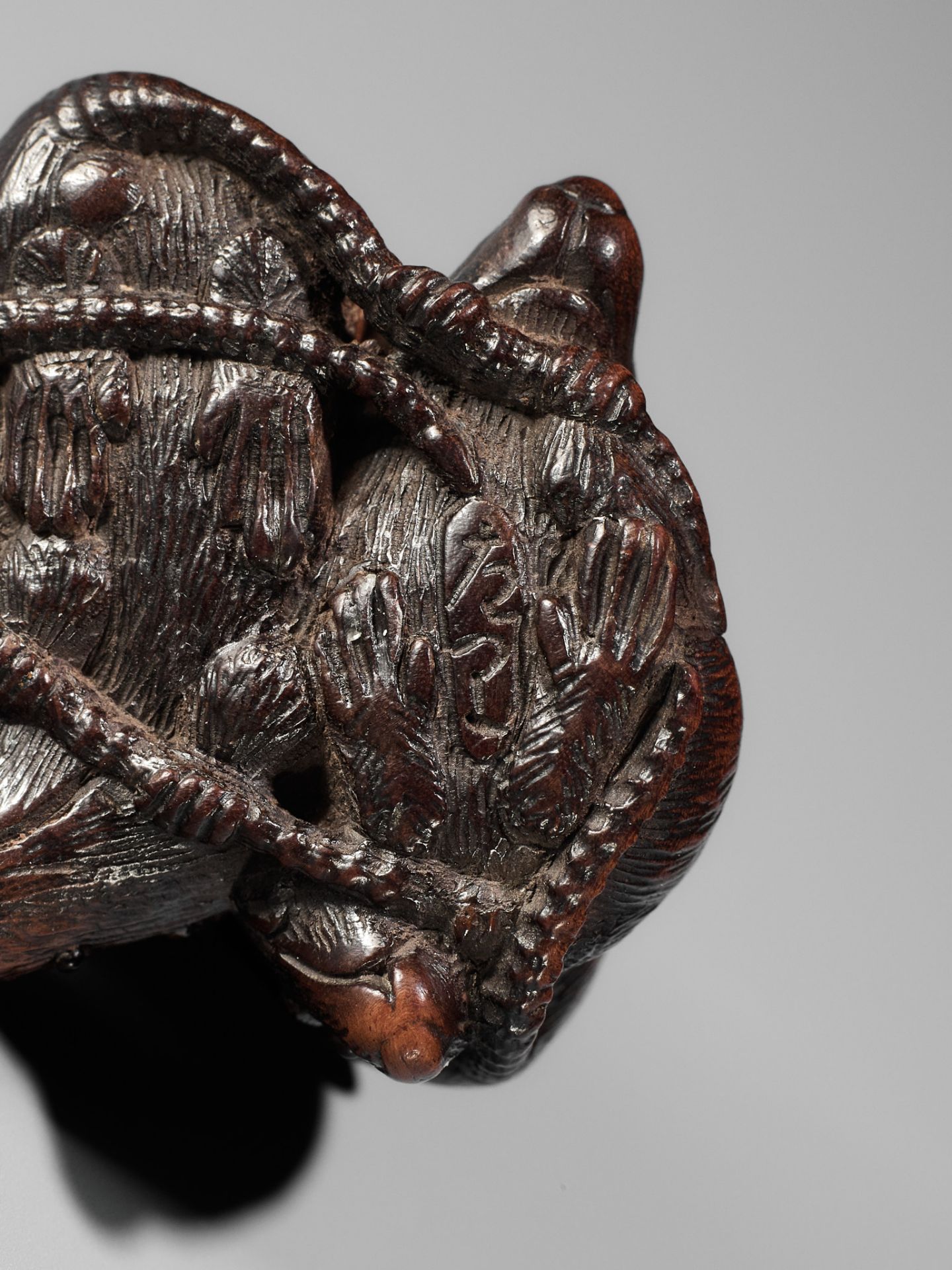 SARI: A FINE WOOD NETSUKE DEPICTING A MISCHIEF OF RATS - Bild 13 aus 13