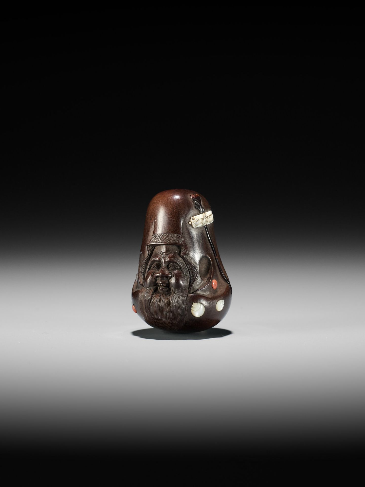 RYUGYOKU SANSUI: A VERY FINE INLAID WOOD NETSUKE OF FUKUROKUJU - Image 2 of 12