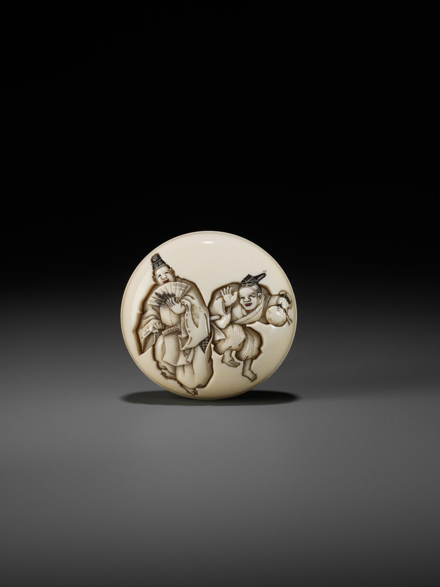 HOGYOKU: AN IVORY MANJU NETSUKE OF TWO MANZAI DANCERS - Image 2 of 12