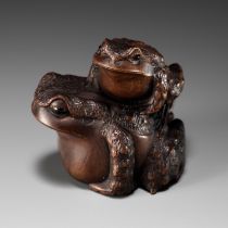 MASANAO: A FINE WOOD NETSUKE OF A TOAD WITH YOUNG
