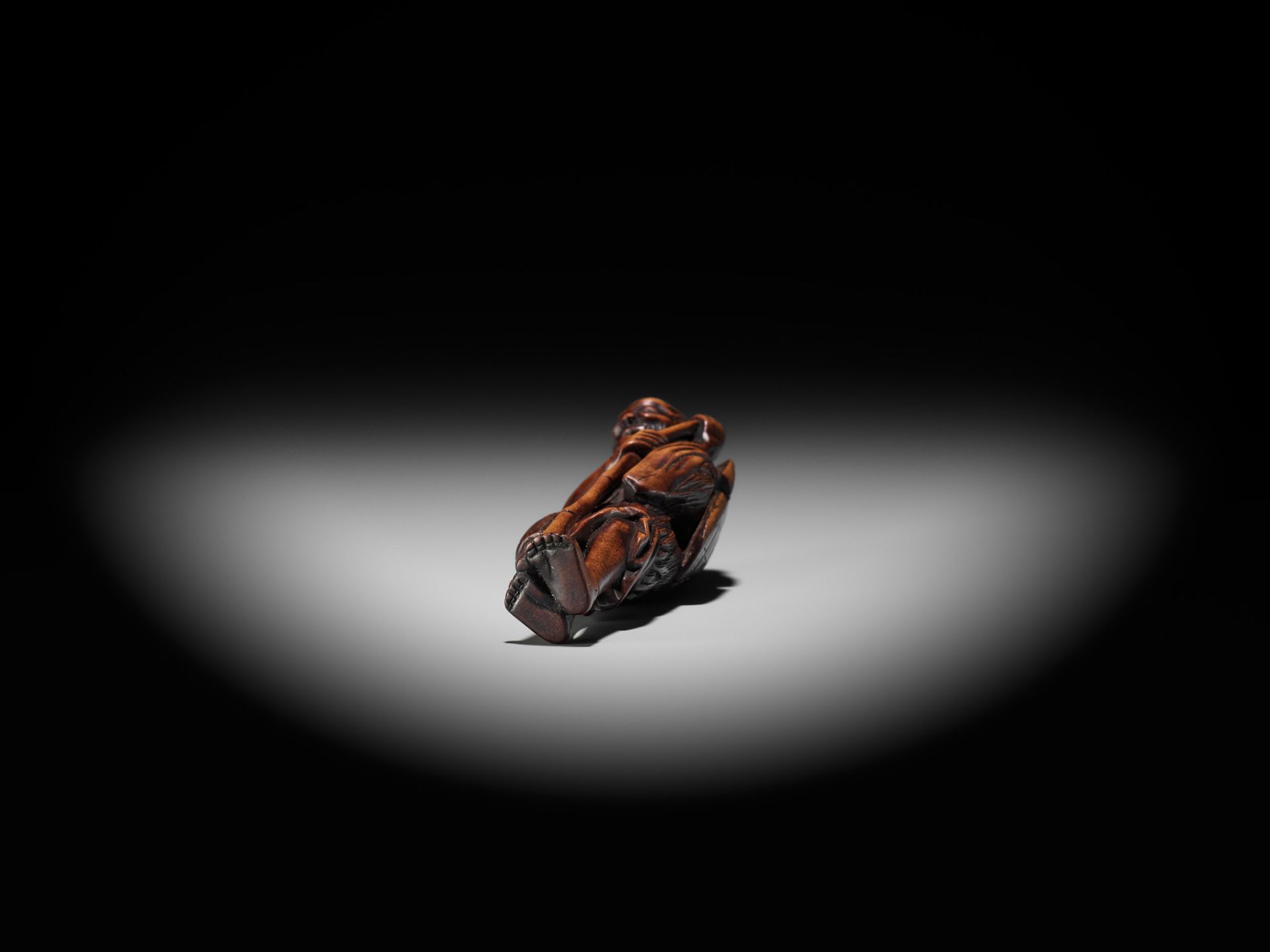 A LARGE AND RARE WOOD NETSUKE OF ONO NO KOMACHI - Image 10 of 10