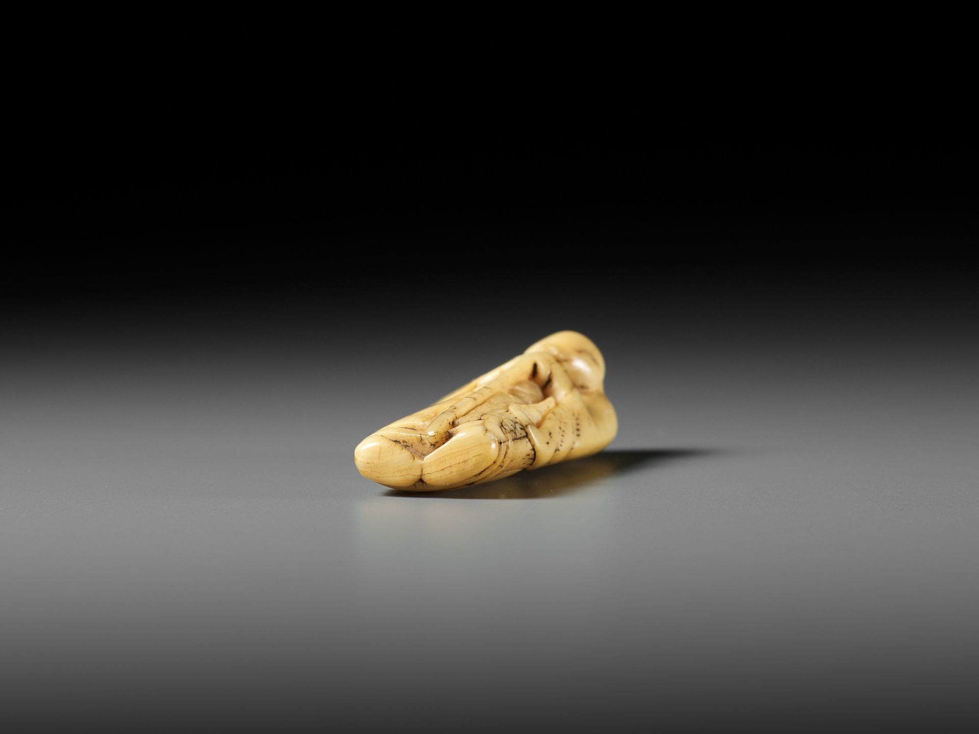 A FINE IVORY NETSUKE OF A FOX PRIEST (HAKUZOSU) - Image 8 of 9