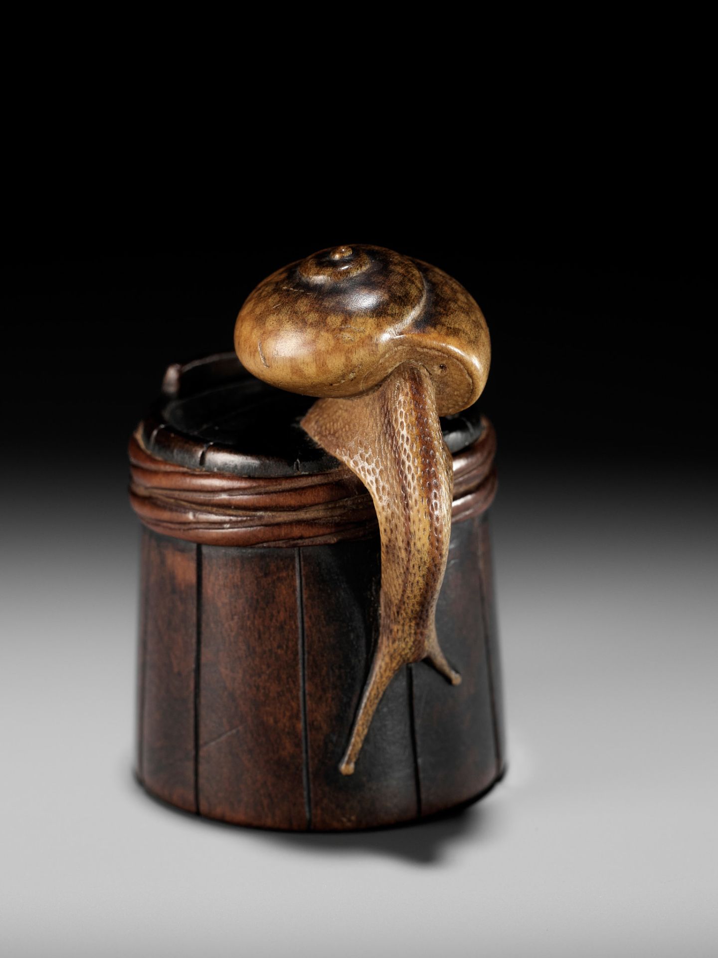 SHIGEMASA: A SUPERB WOOD NETSUKE OF A SNAIL ON BUCKET - Bild 16 aus 18