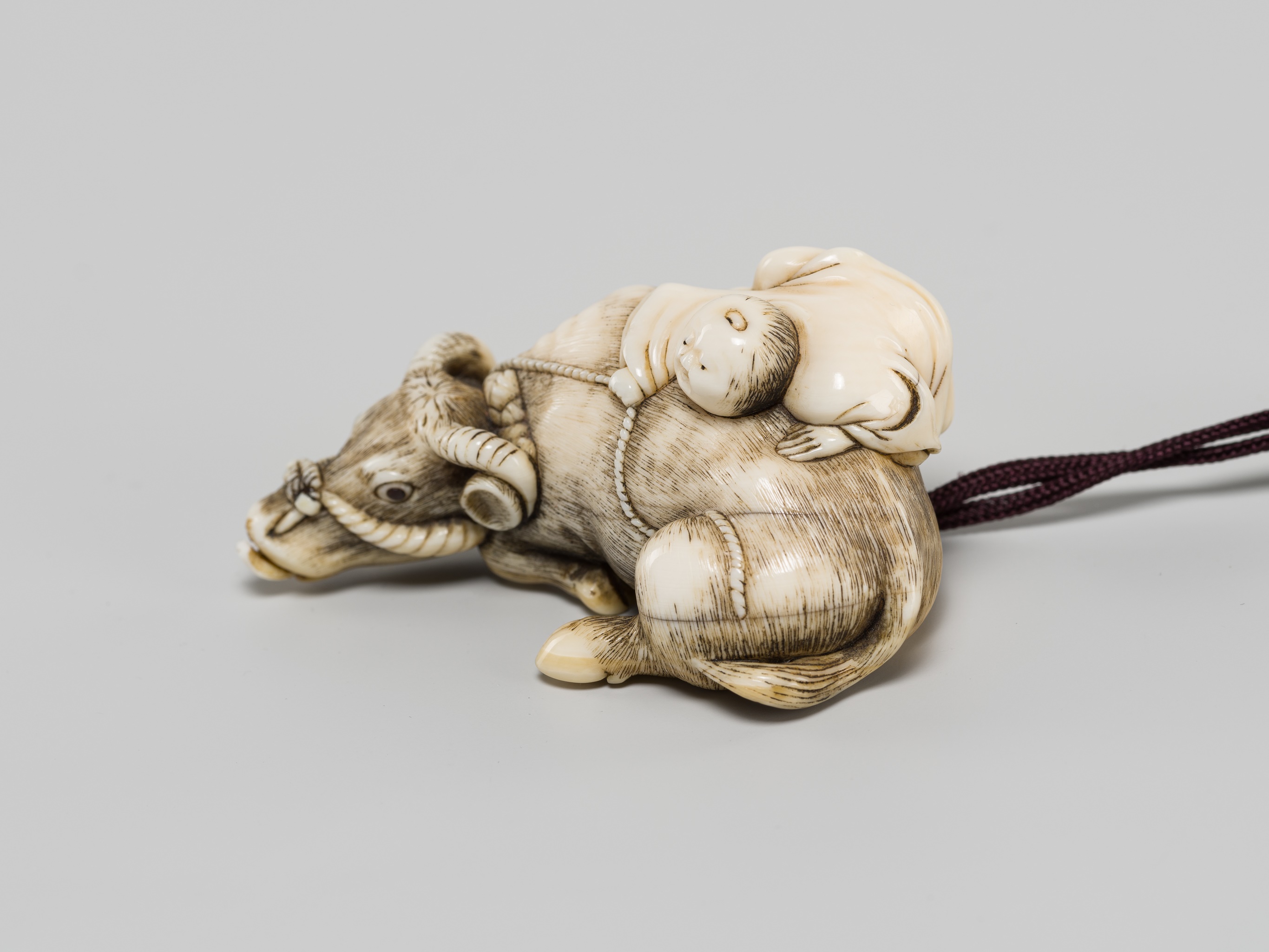 A RARE KYOTO SCHOOL IVORY THREE-CASE INRO WITH EN-SUITE NETSUKE BY GARAKU - Image 8 of 14