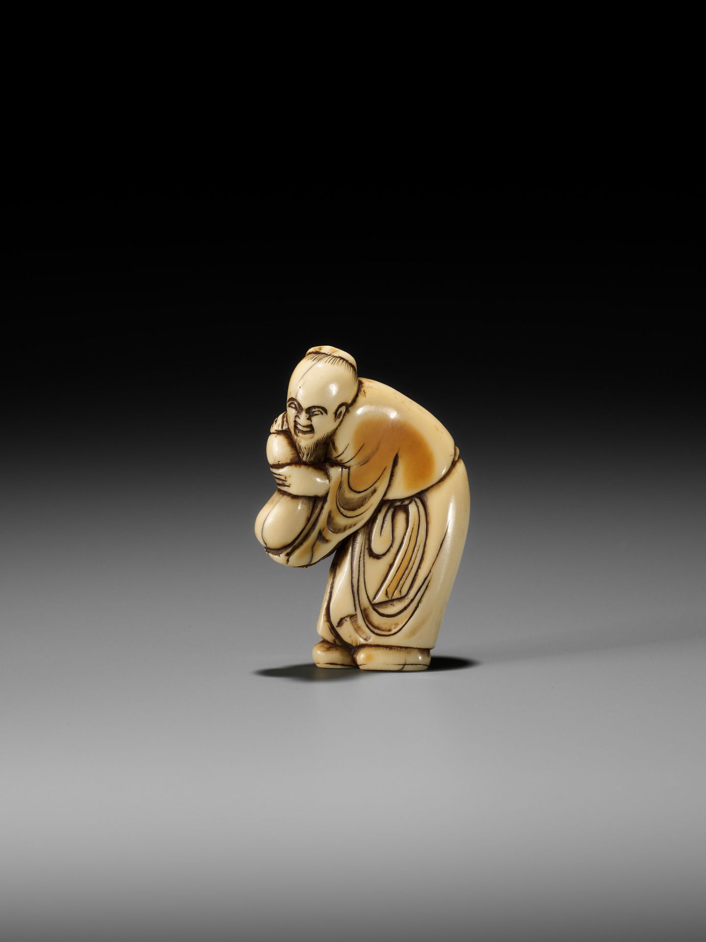 AN EARLY IVORY NETSUKE OF A CHINESE IMMORTAL WITH A GOURD - Image 3 of 13