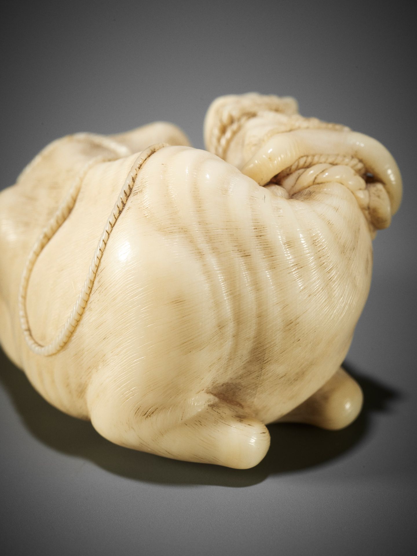 KAIGYOKUSAI MASATSUGU: A MASTERFUL AND IMPORTANT IVORY NETSUKE OF A RECUMBENT OX - Image 4 of 30