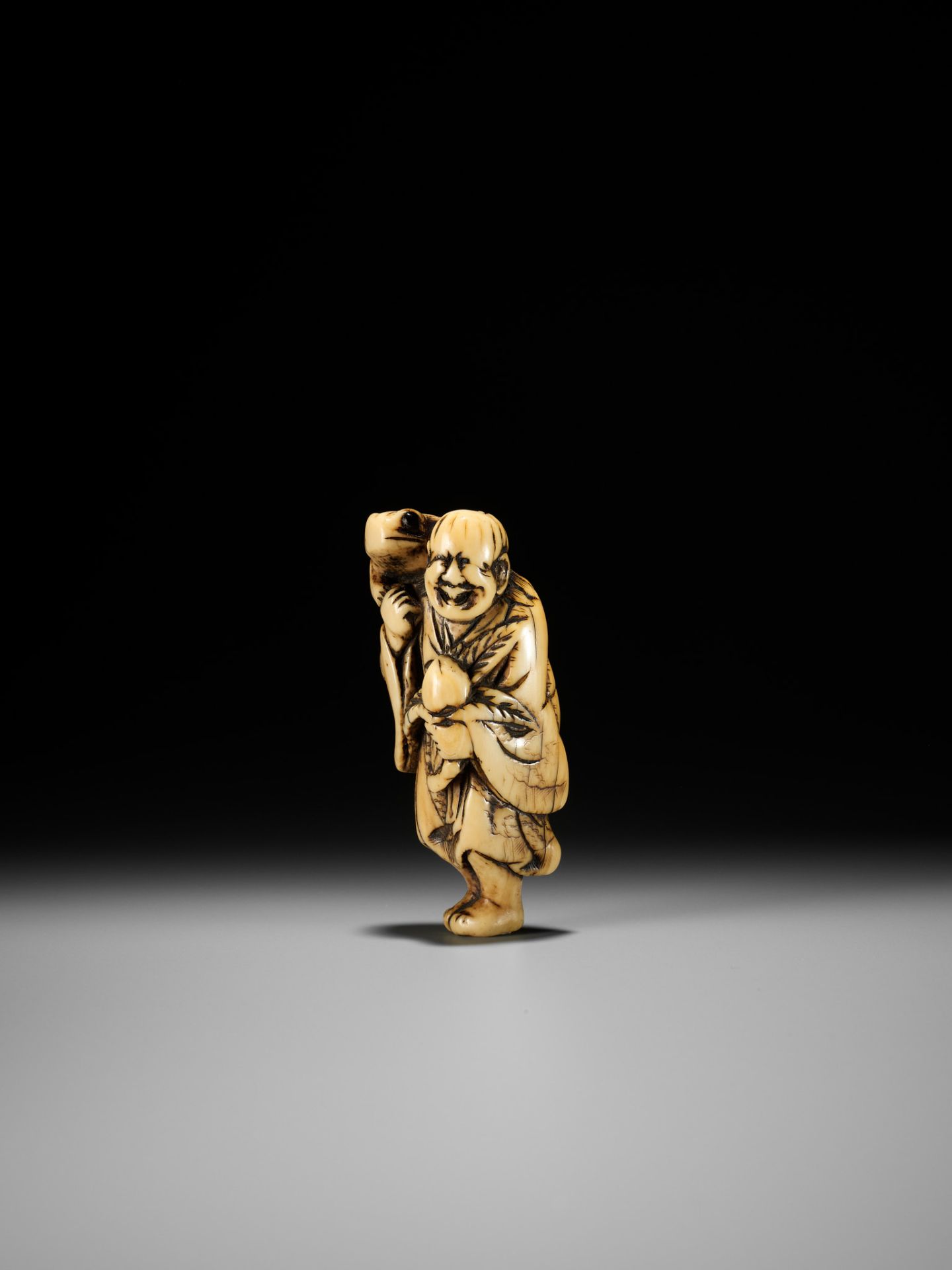 MASAMORI: A GOOD KYOTO SCHOOL IVORY NETSUKE OF GAMA SENNIN - Bild 3 aus 14